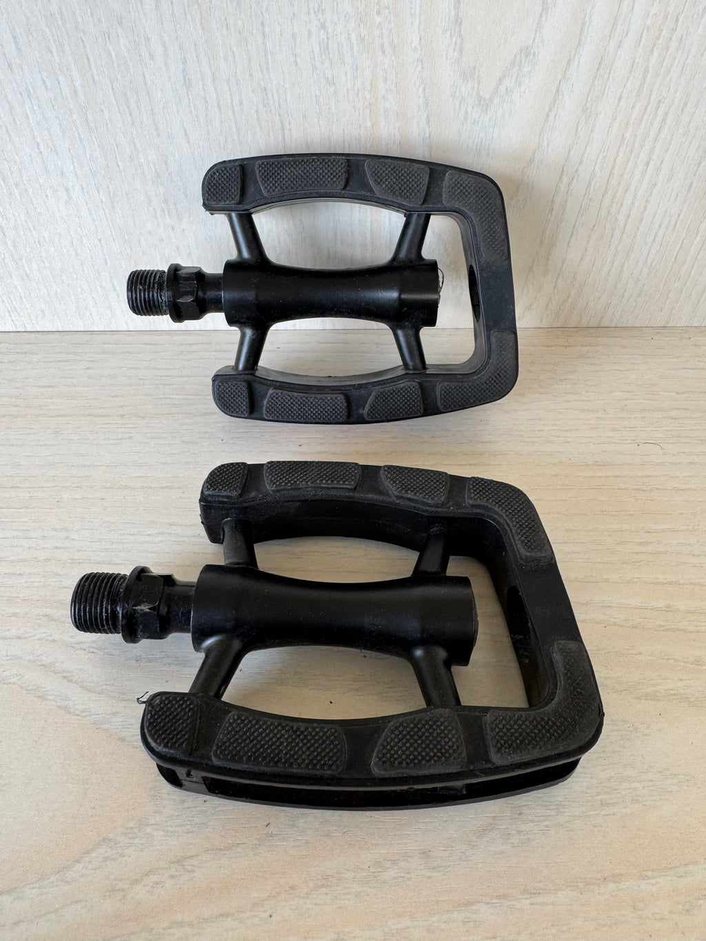 Marwi SP-823 Plattformpedale Schwarz mit Reflektoren – sehr guter Zustand