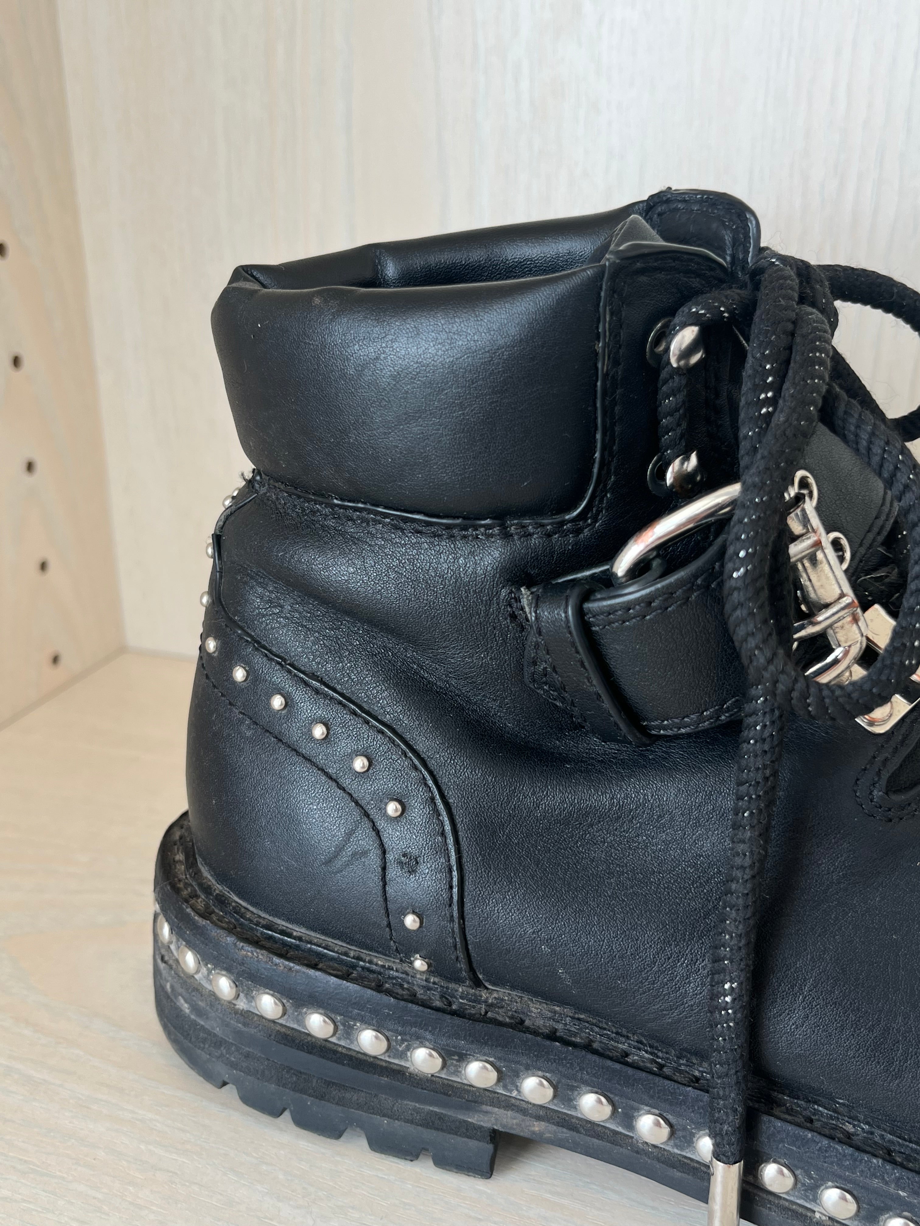 Lola Cruz Leder Combat Boots Nieten Schwarz EU 37 Zustand Gut