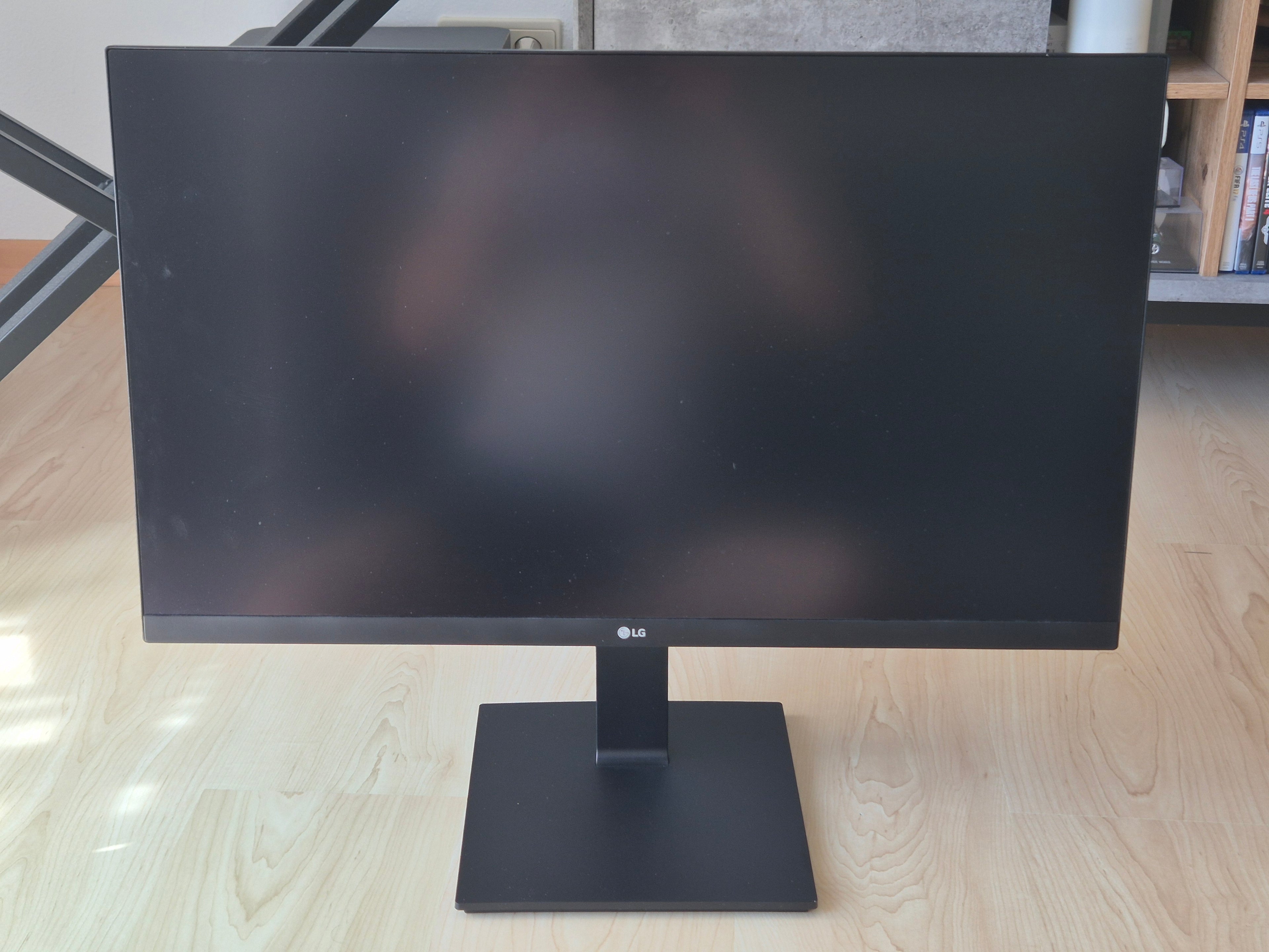 LG 27UK670-B 27 IPS 4K Monitor Schwarz, USB-C, Sehr Gut, Ohne Standfuß