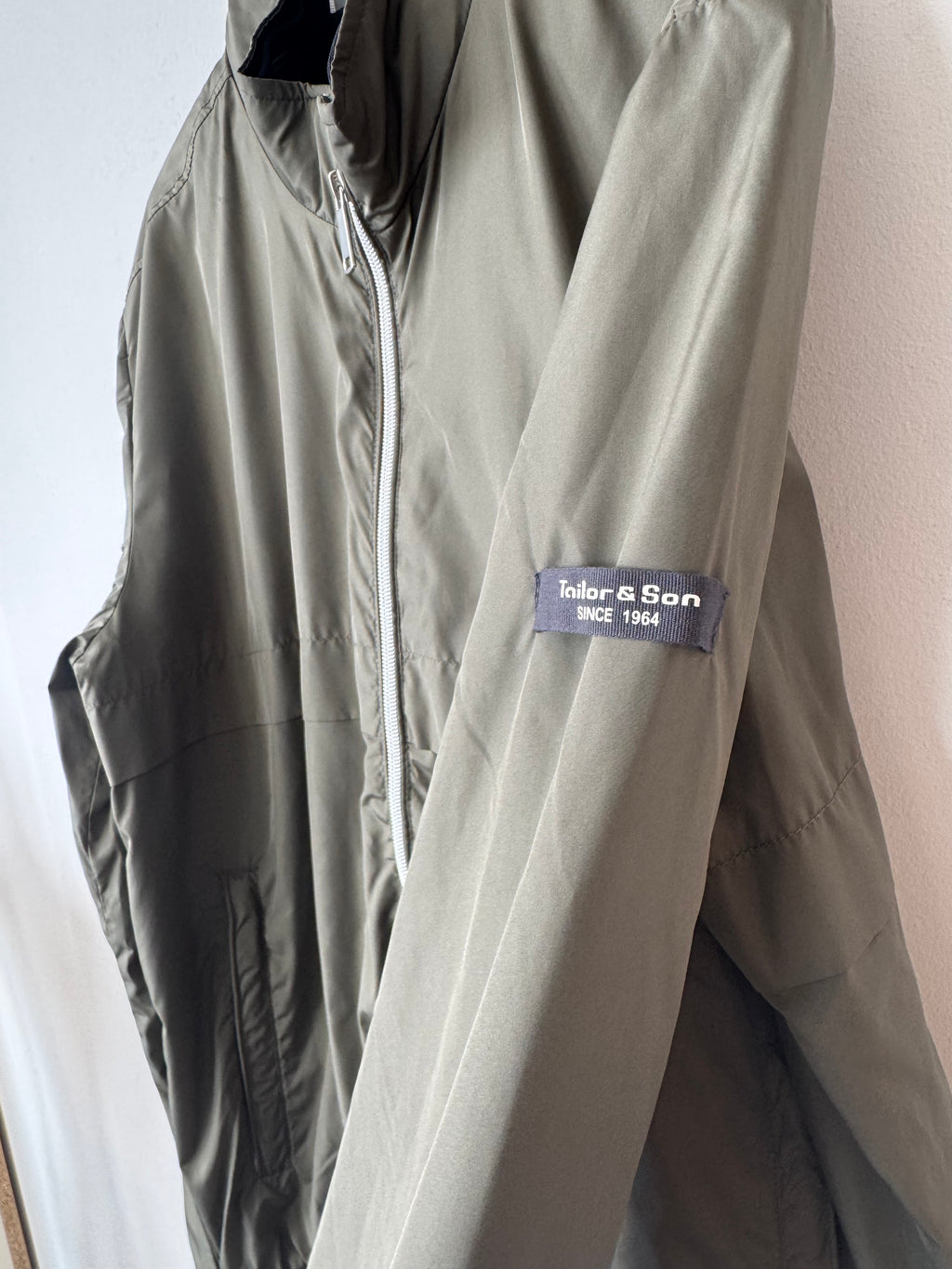 Tailor & Son Bomber Jacket London Olive Green Size 52 (L) – Good Condition