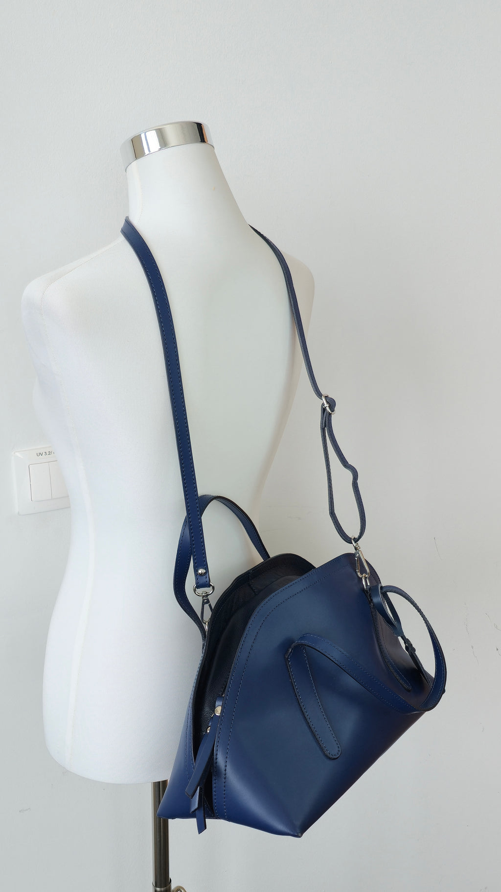 Linda Damiani Shoulder Bag – Genuine Leather, Navy Blue, Medium, Good Condition
