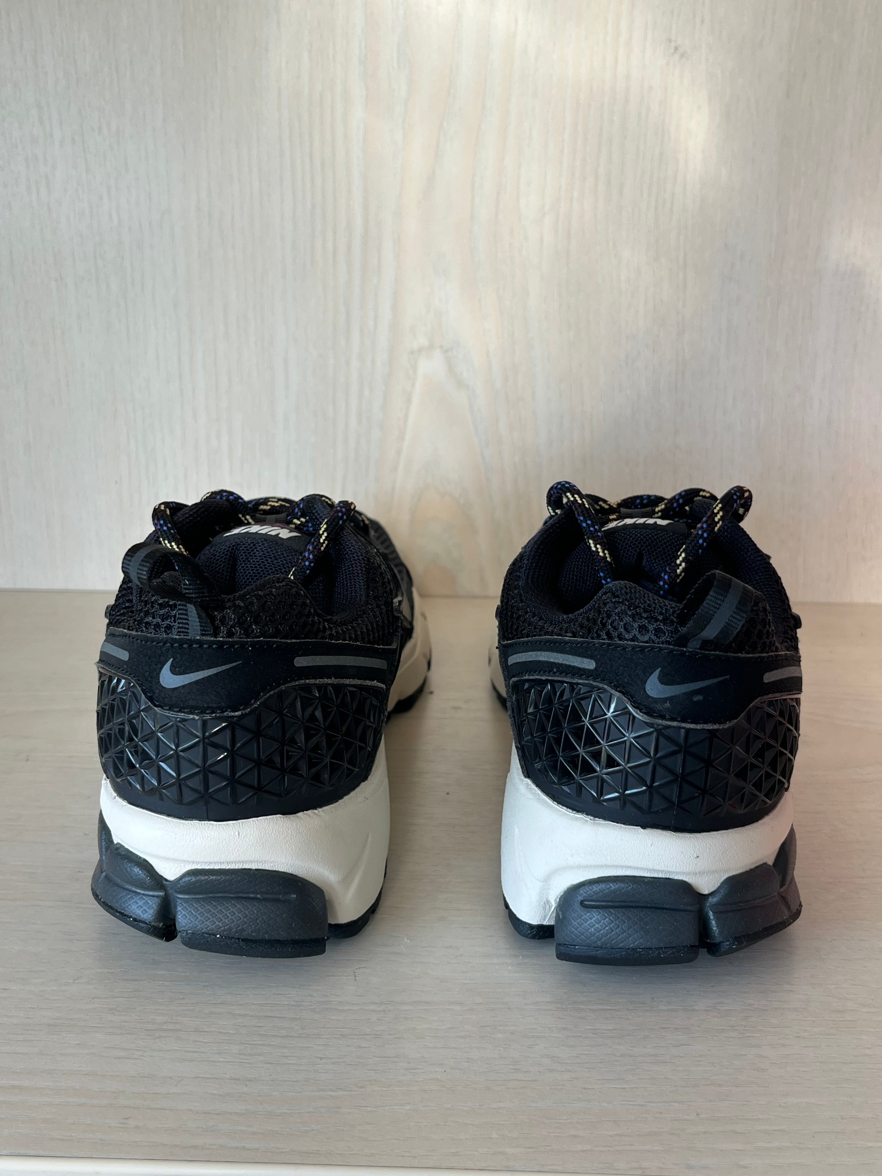 Nike Vomero 5 GS Black/Soft Pearl – EU 39 New