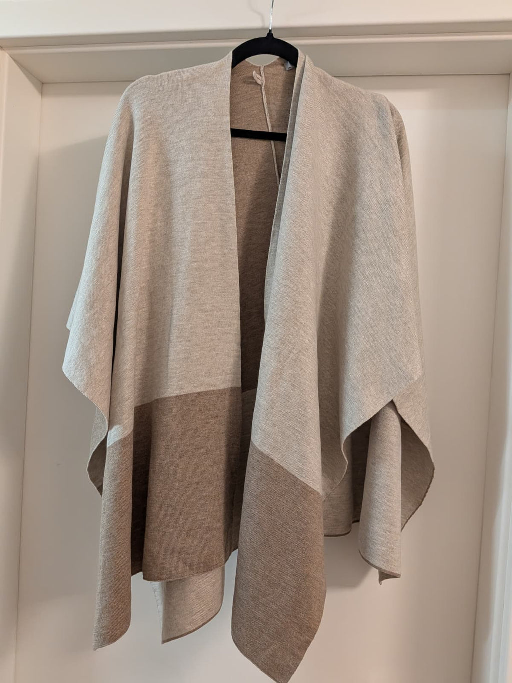 C&A Reversible Wrap / Poncho – Grey & Taupe – One Size – Very Good