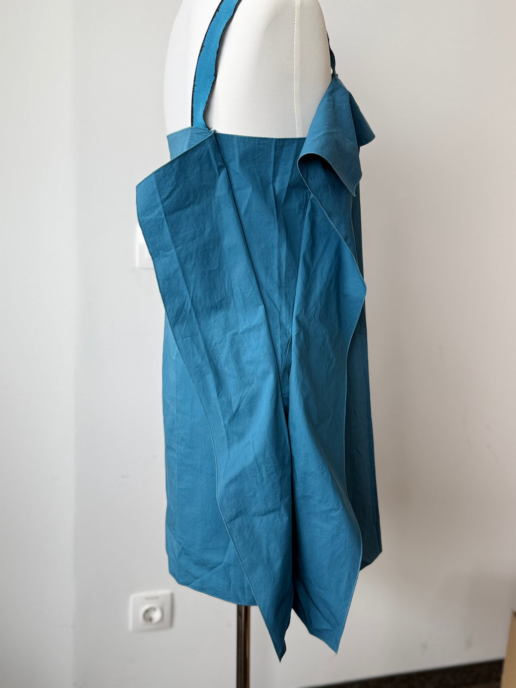 Bottega Veneta Kleid IT 40 – asymmetrisch, Volants, Baumwolle, Ägäisblau, gut