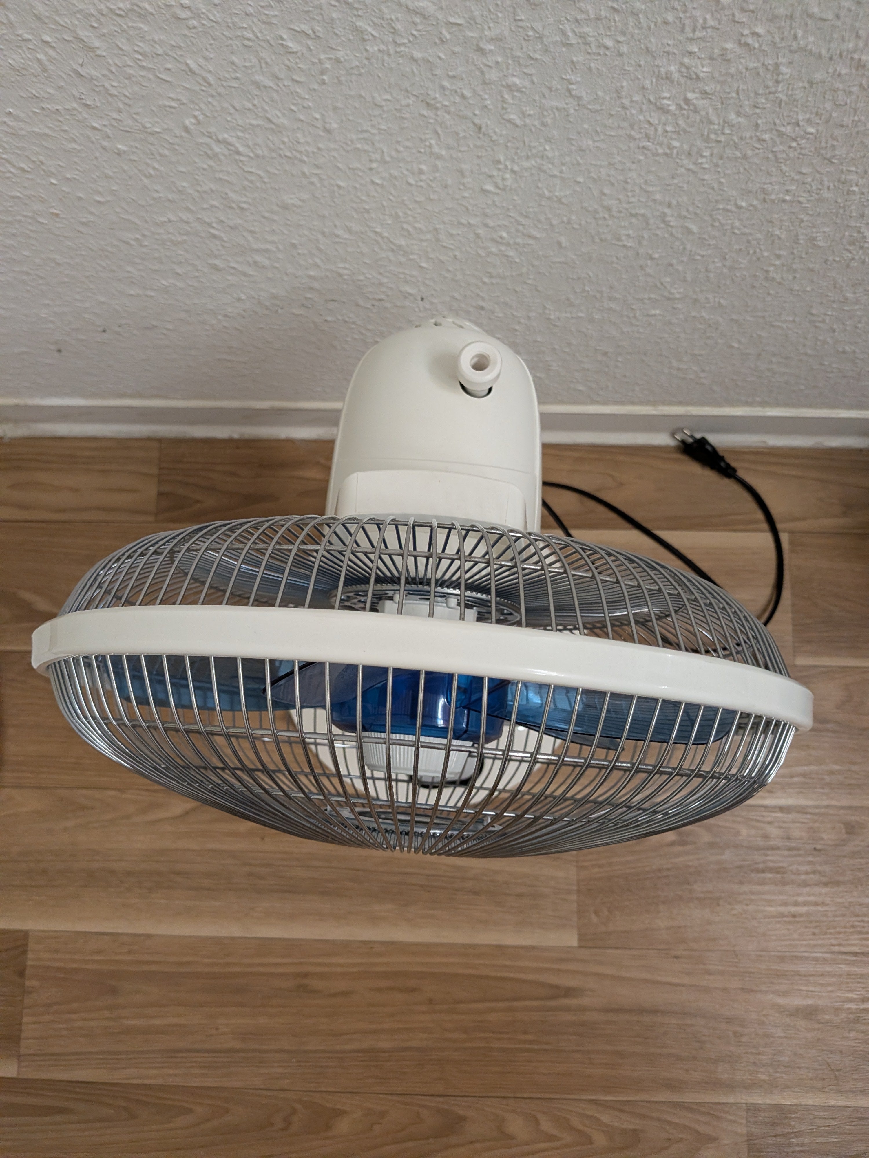Rowenta Turbo Silence Extreme Table Fan | 4 Speeds | 12″ | White/Blue | Excellent