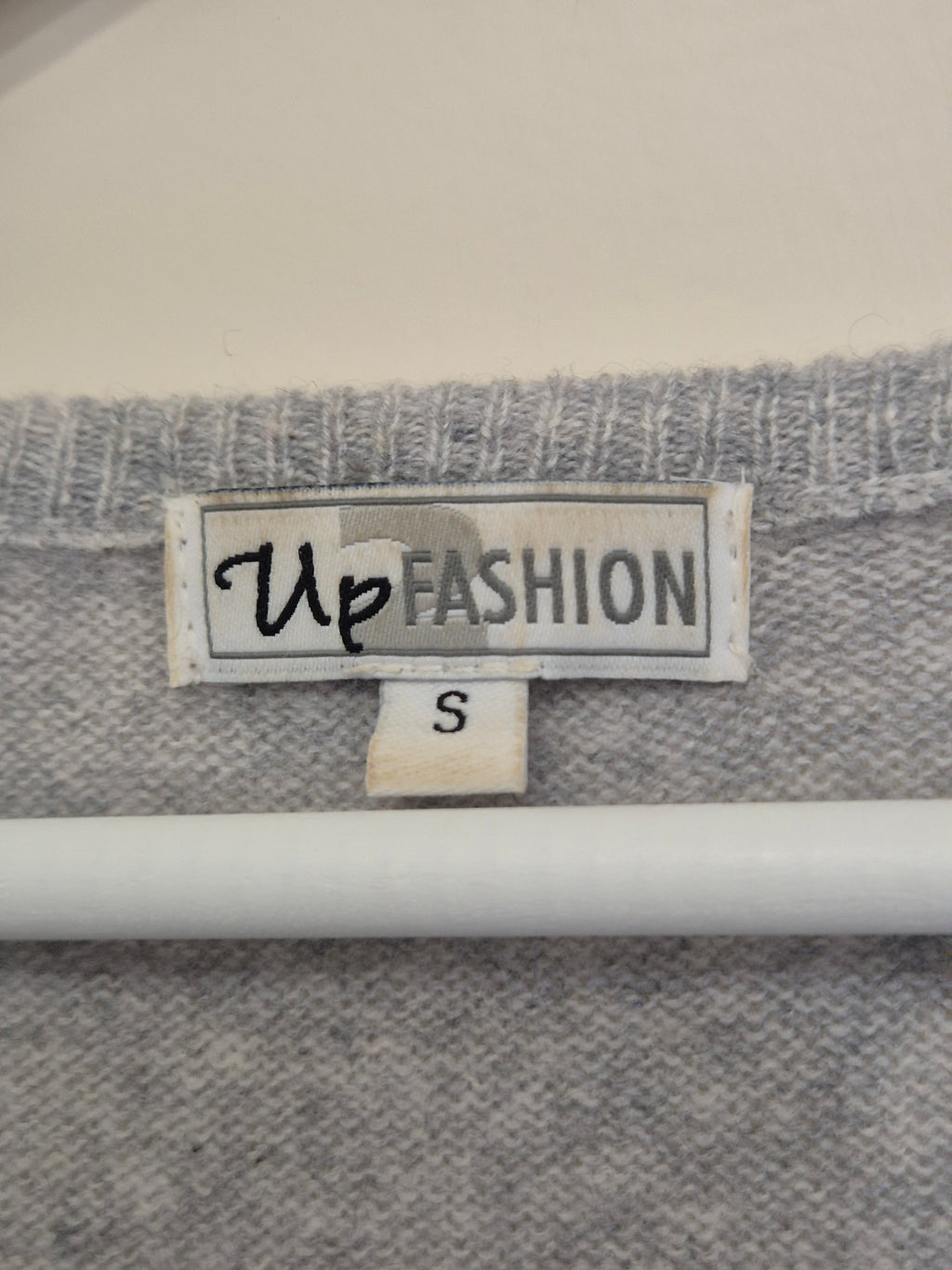 UpFashion Kaschmir V-Ausschnitt Pullover – Hellgrau, Größe S, guter Zustand