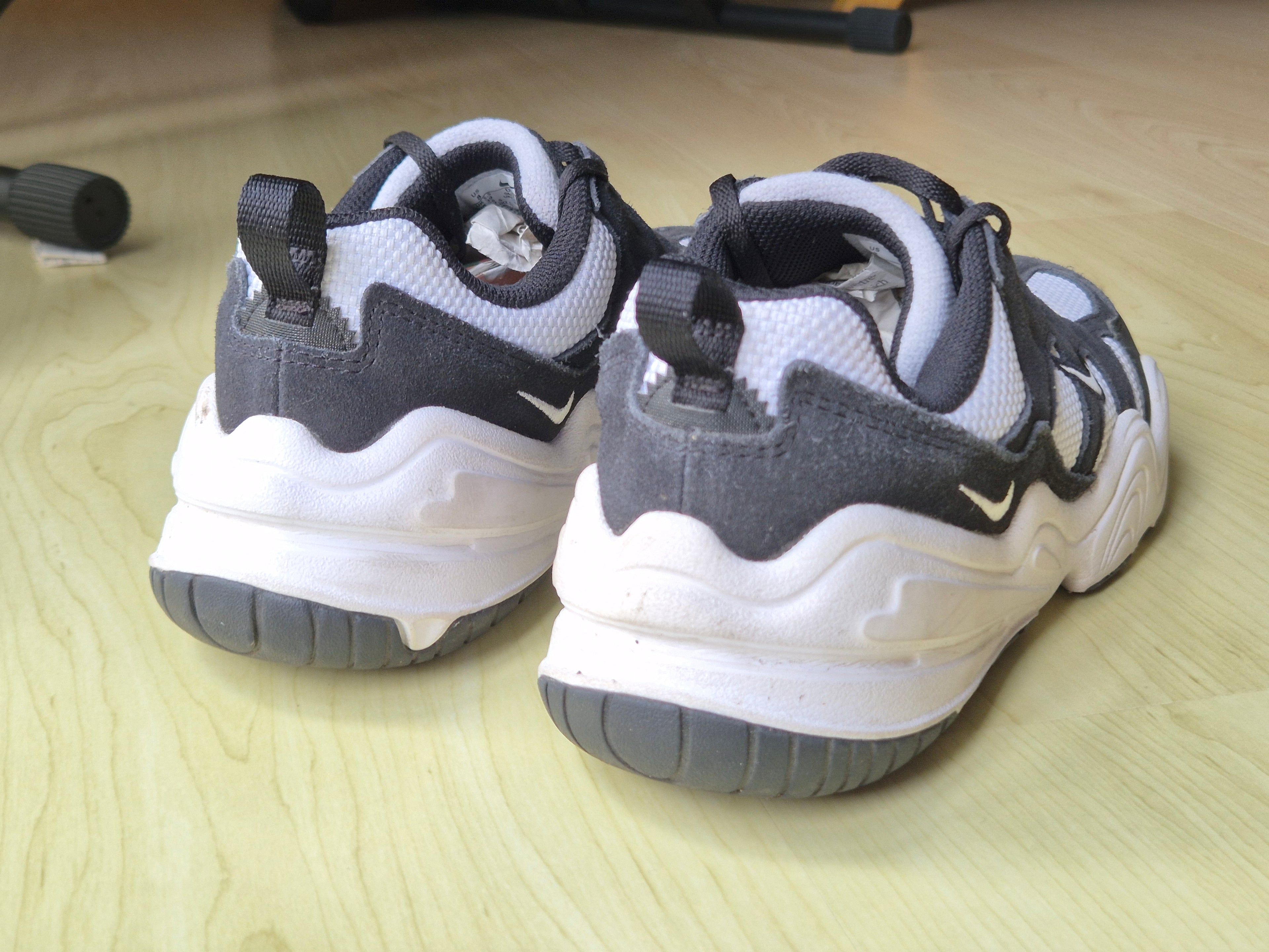 Nike Tech Hera | Größe 39 | Weiß/Schwarz | guter Zustand