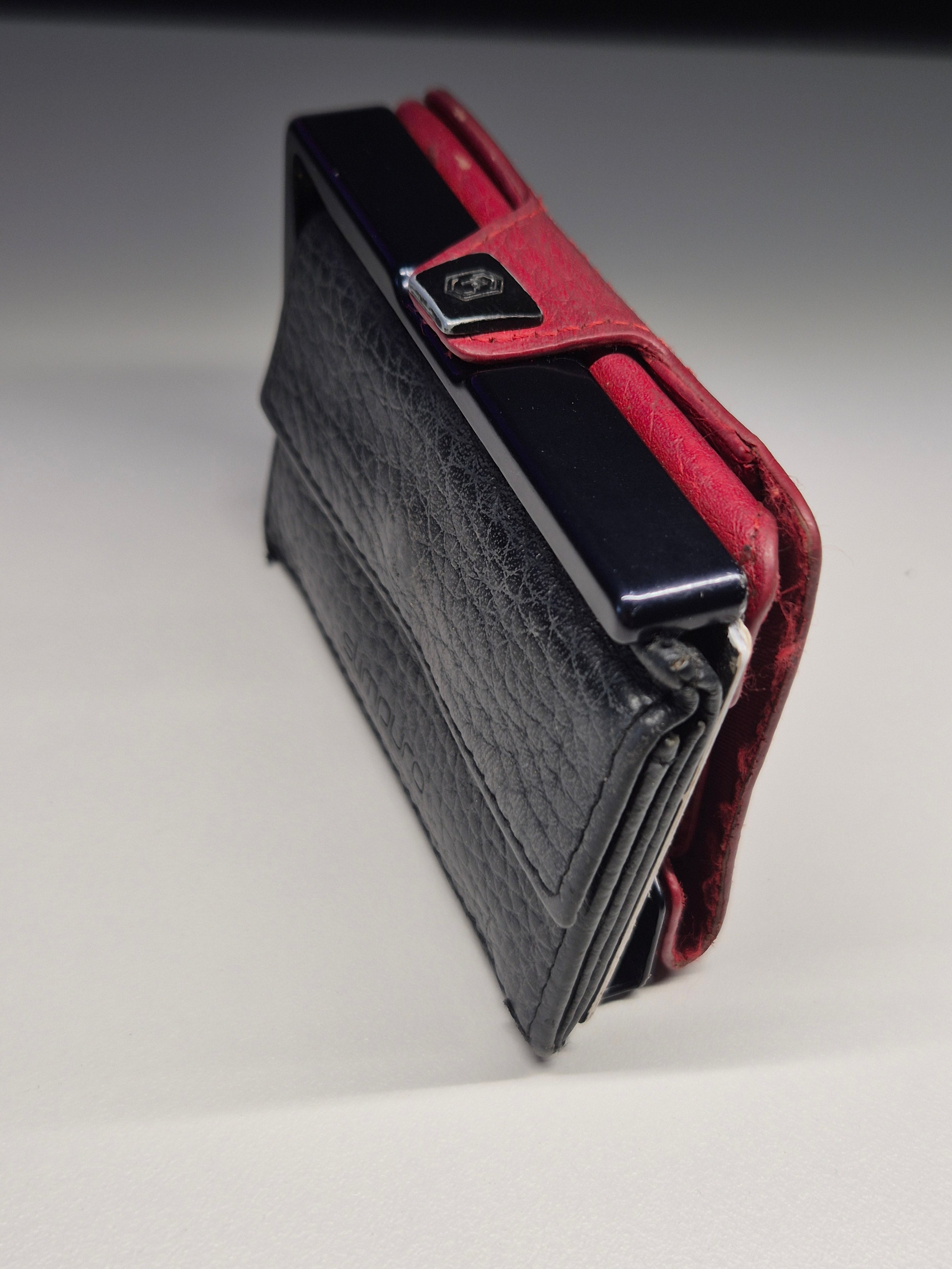 ZNAP Slim Wallet – Black/Red, Standard Trifold Leather, Normal Use