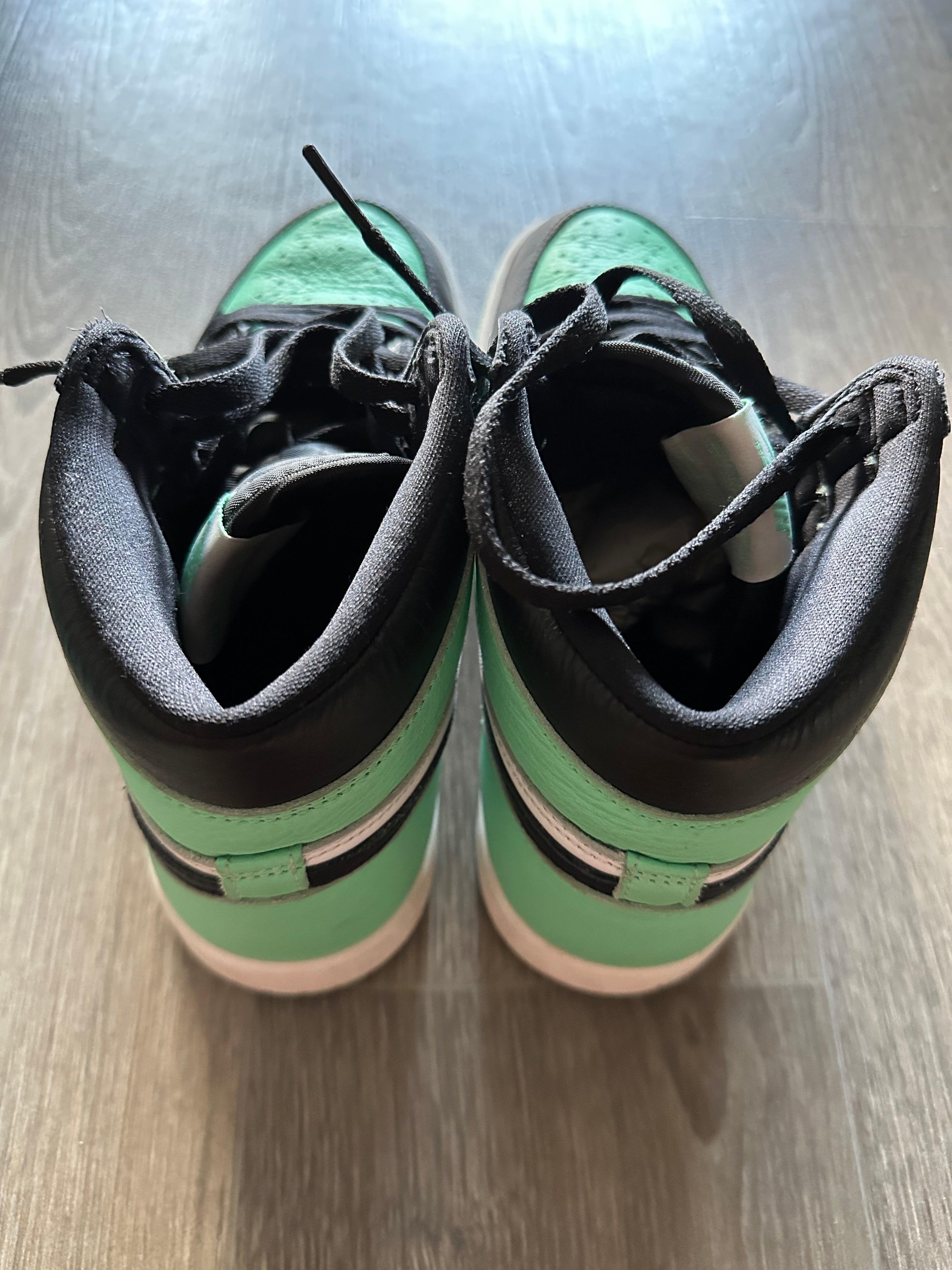 Nike Air Jordan 1 High OG “Green Glow” - EU42 / US8.5 - Very Good