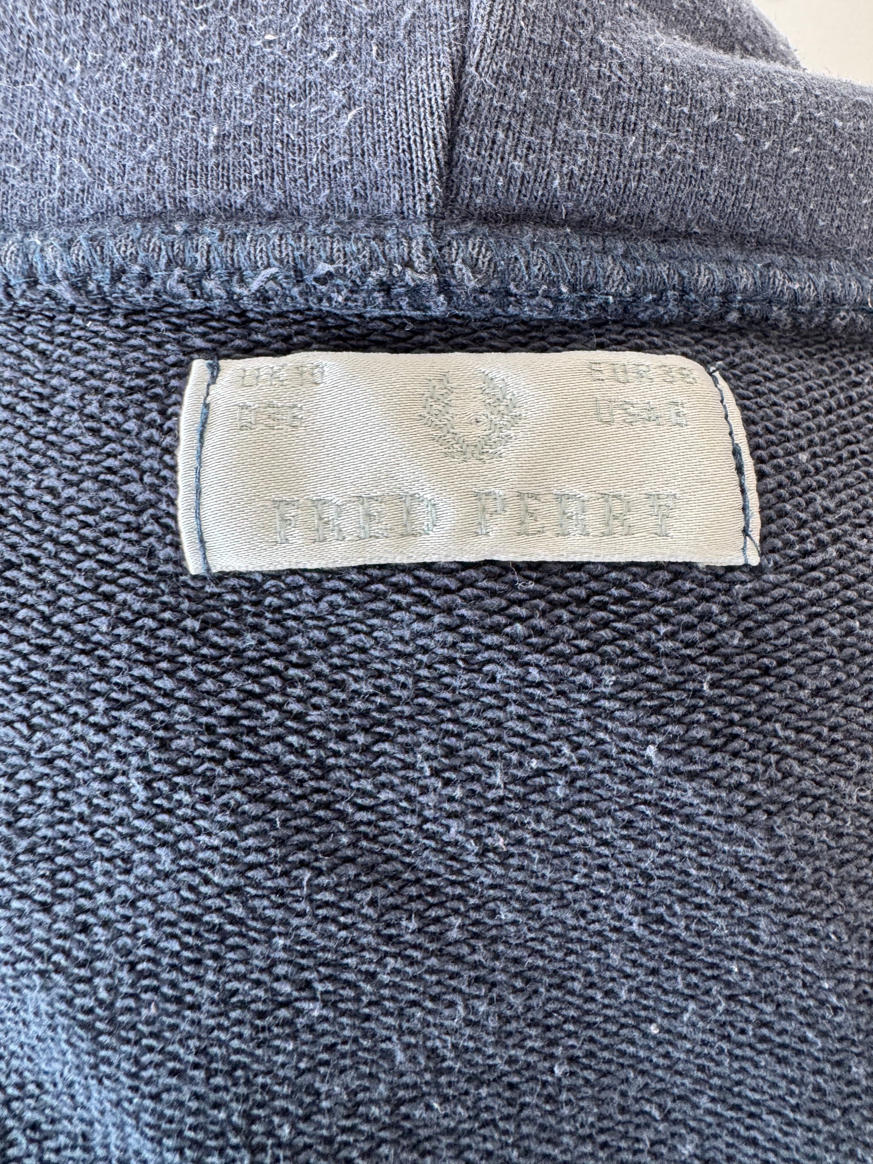 Fred Perry Zip Hoodie – Navy, Gestreifter Saum, Größe M, Guter Zustand