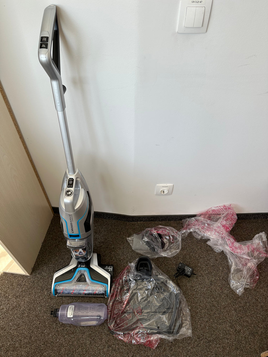 Bissell CrossWave Cordless Max Wet & Dry Vacuum, Silver/Blue, Like New, 116cm