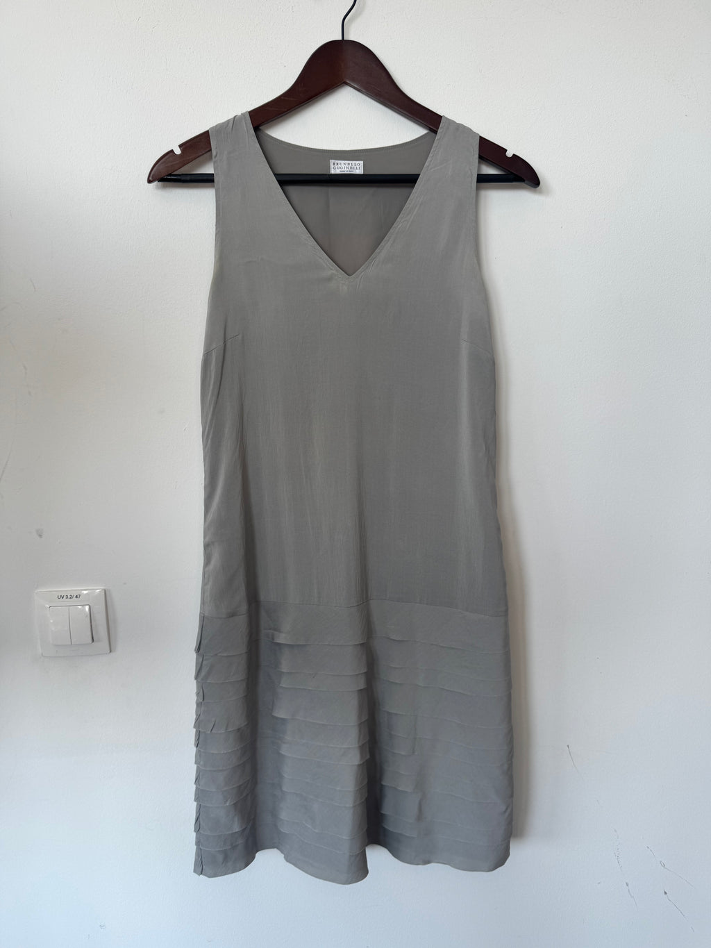 Brunello Cucinelli Silk Blend Sleeveless Shift Dress Light Grey Medium Good