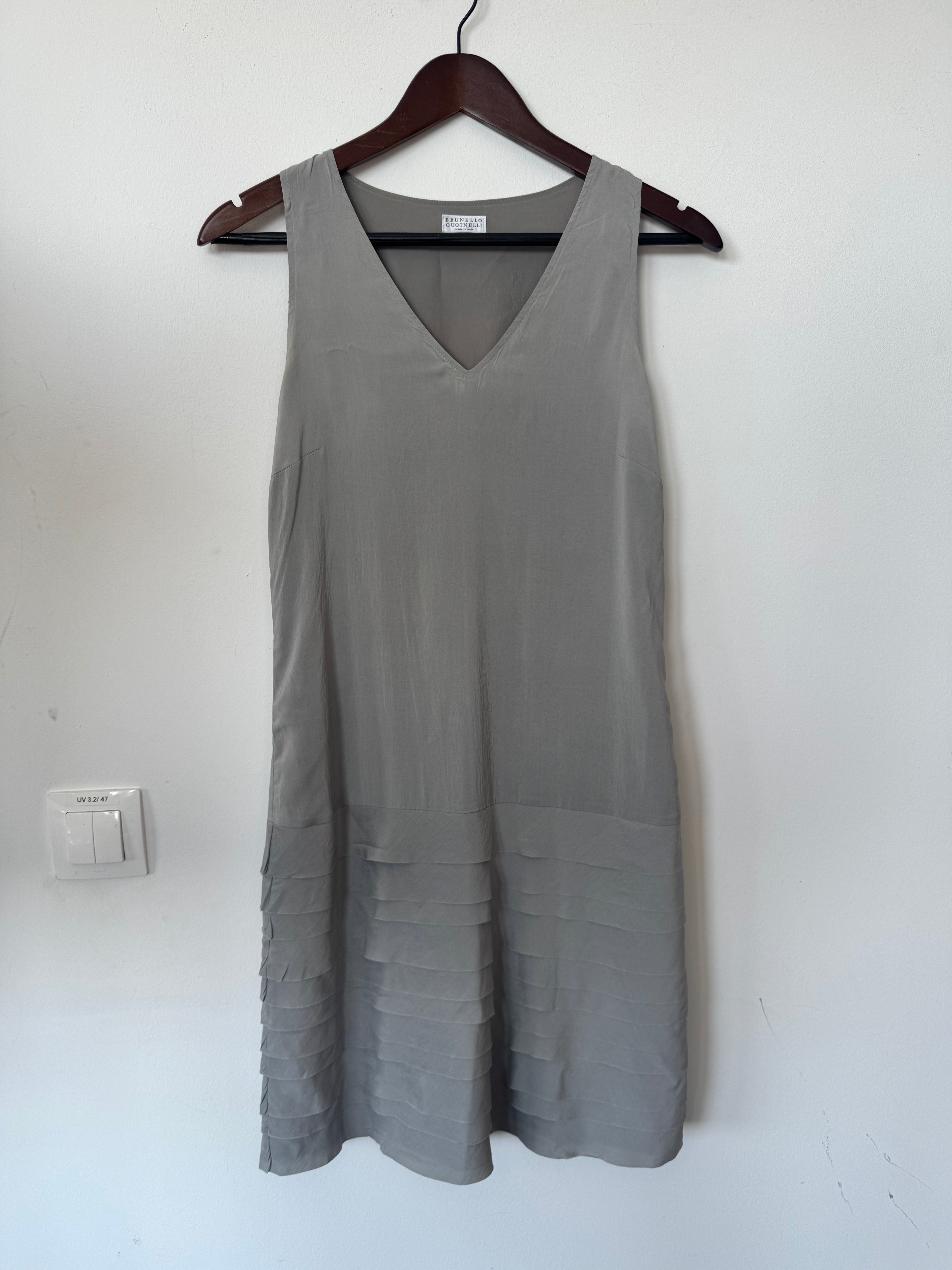 Brunello Cucinelli Silk Blend Sleeveless Shift Dress Light Grey Medium Good