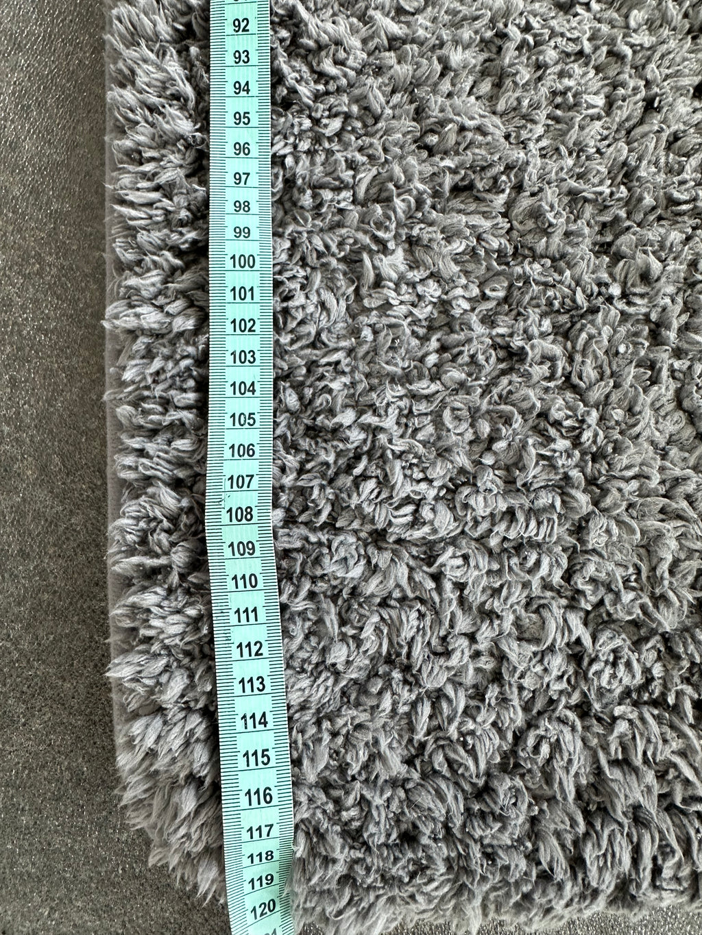 Soft plush grey bath rug 60×90 cm Member's Mark – good condition