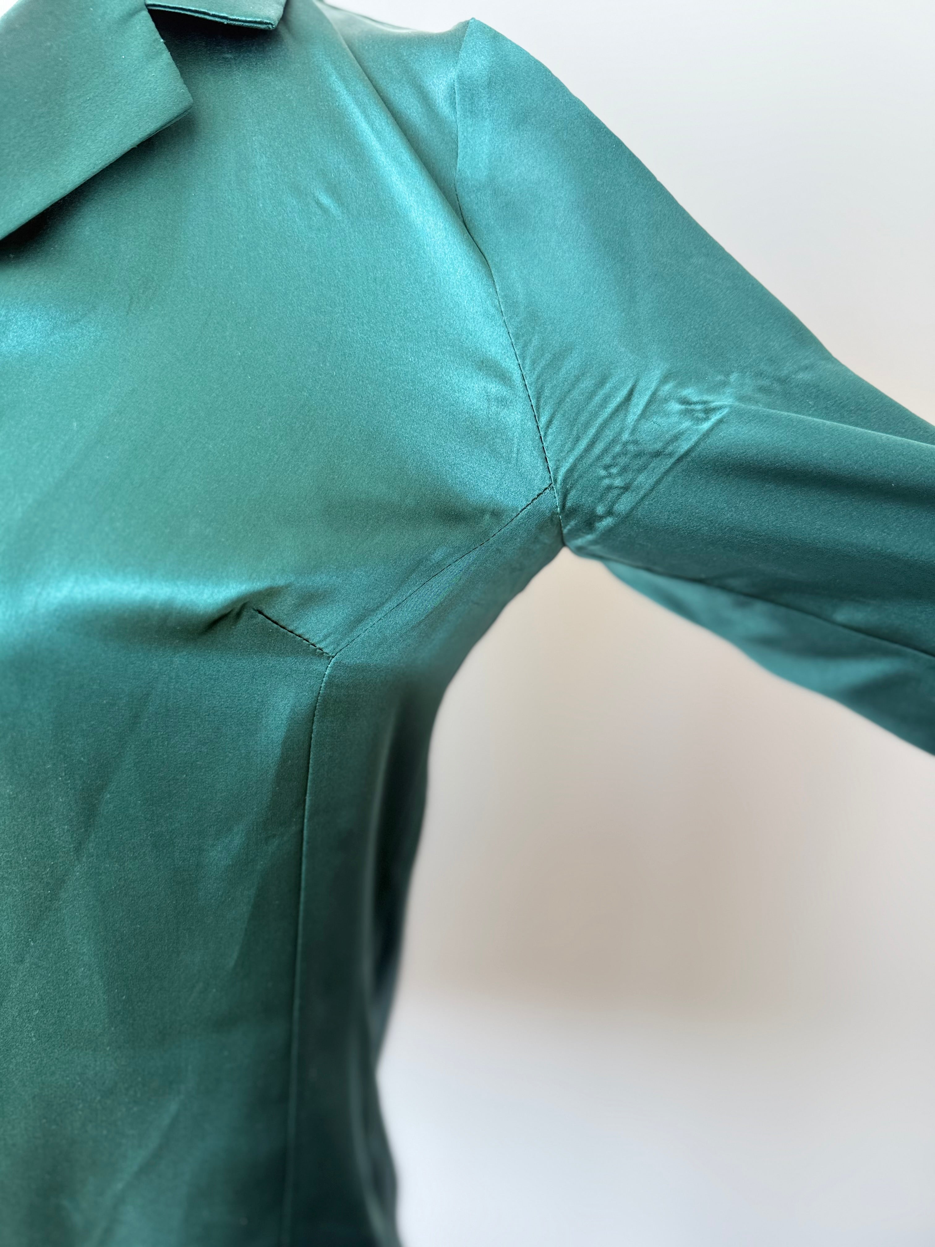 Amanda Uprichard Seiden/Satin Bluse – XS/P, Smaragdgrün, Sehr guter Zustand