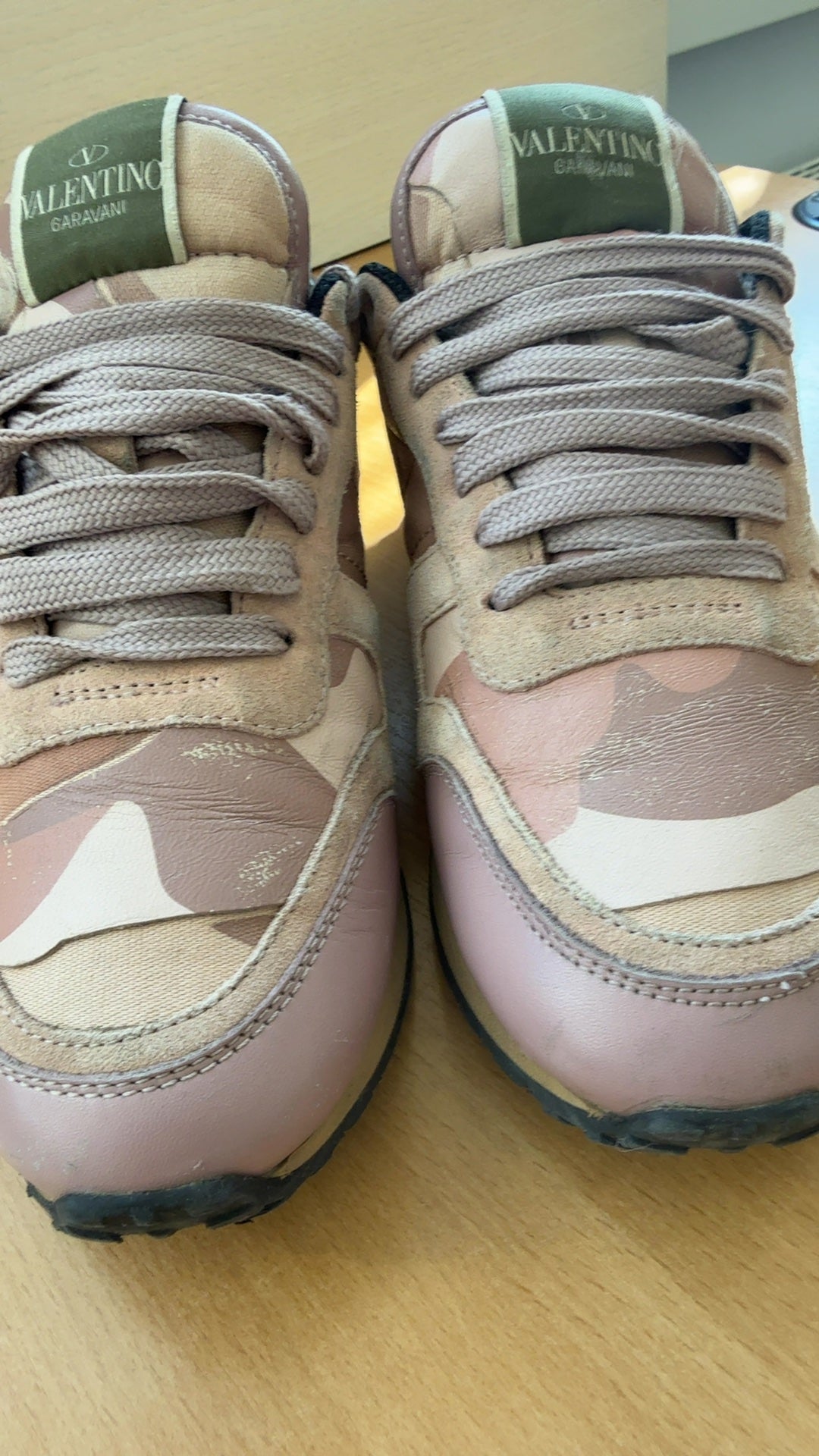 Valentino Garavani Rockrunner Sneakers Rose/Beige Camo EU 37.5 Very Good