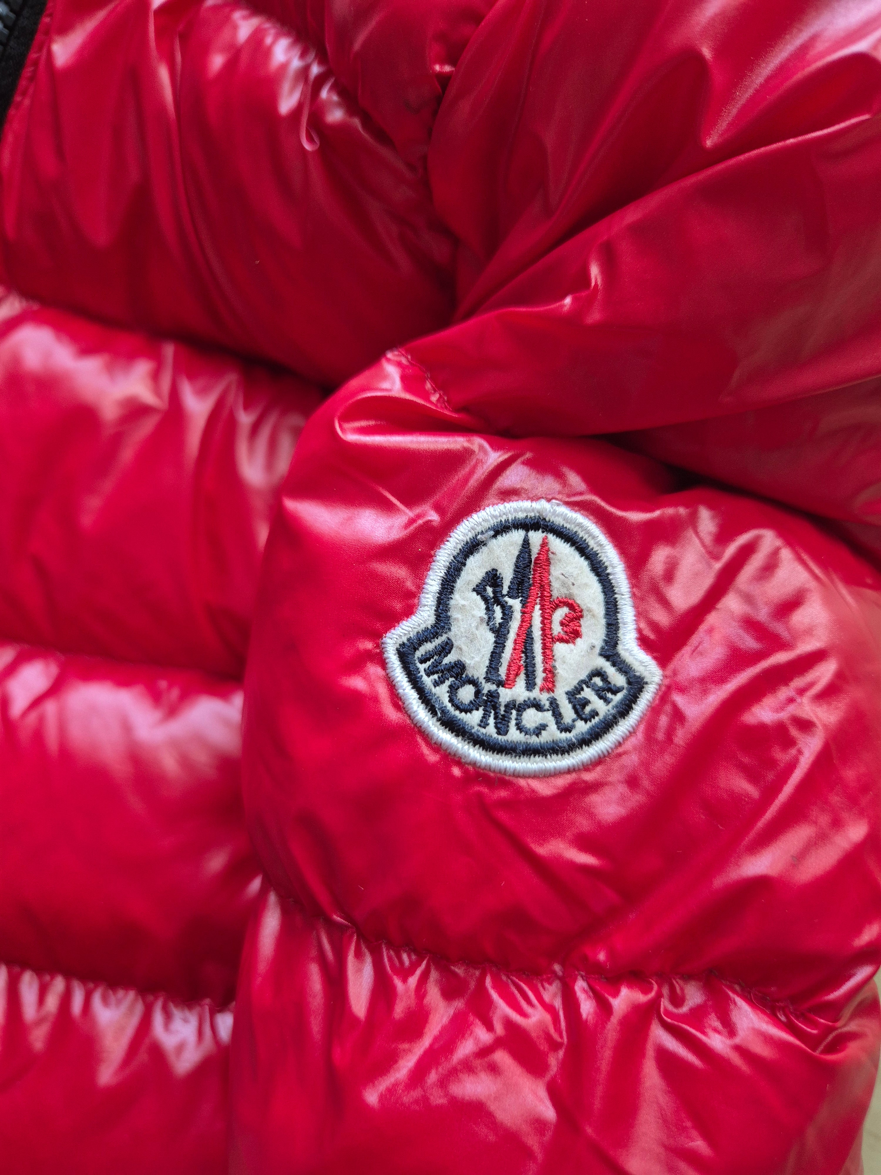 Moncler Grenoble Daunenjacke Kinder 2/3J Rot – großes Rückenlogo, guter Zustand