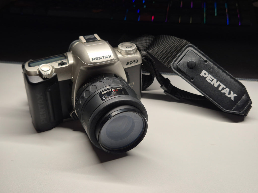 Pentax MZ-50 35mm SLR Silber mit 35-80mm Objektiv, Tasche & Anleitung – VGC