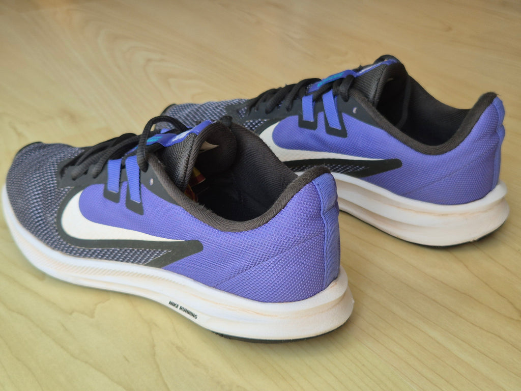 Nike Downshifter 9 Damen Laufschuhe, Schwarz/Blau, Gr. 40, Guter Zustand