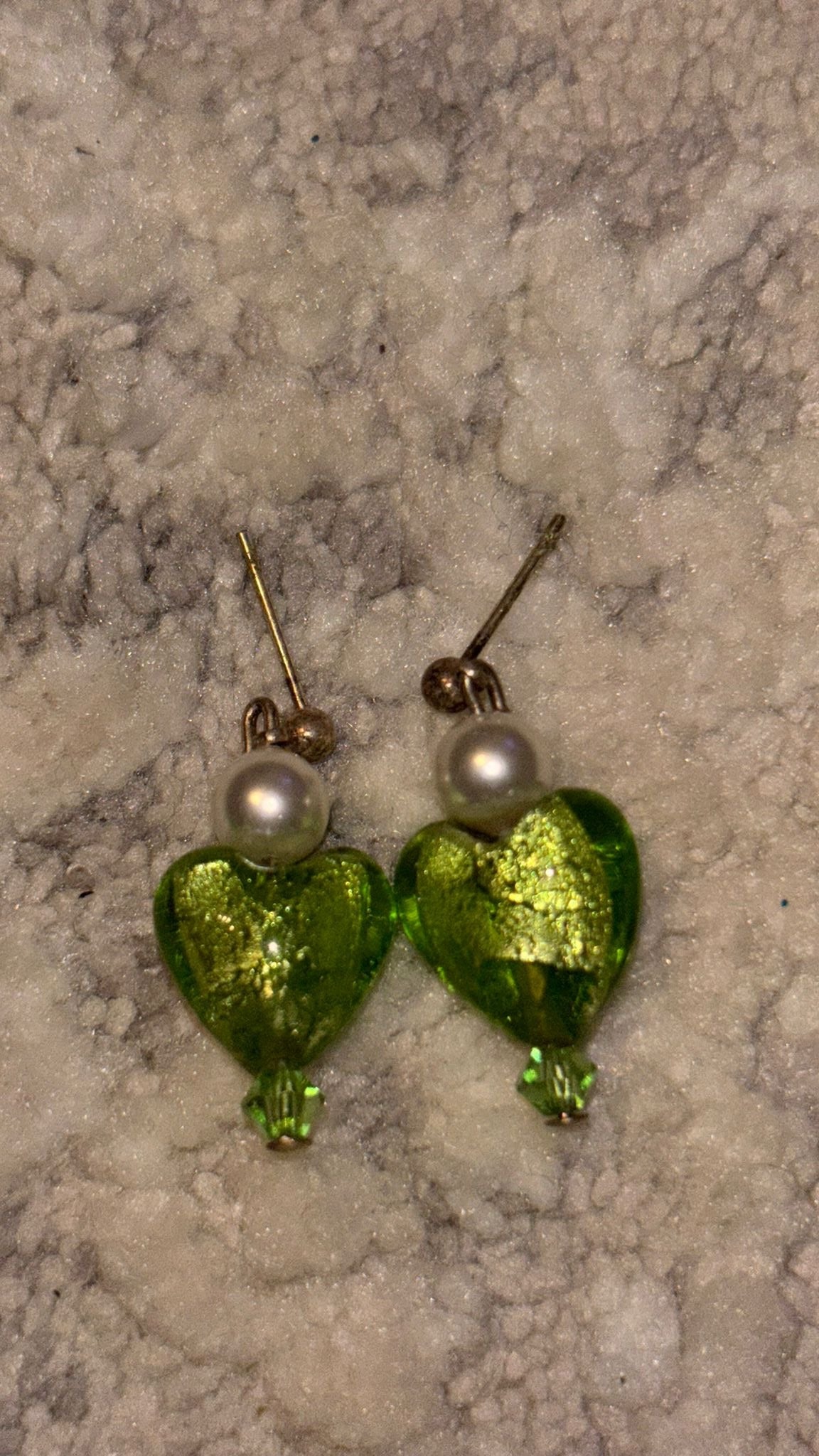 Vintage Grüne Murano-Stil Glas Herz Ohrstecker mit Kunstperlen, guter Zustand