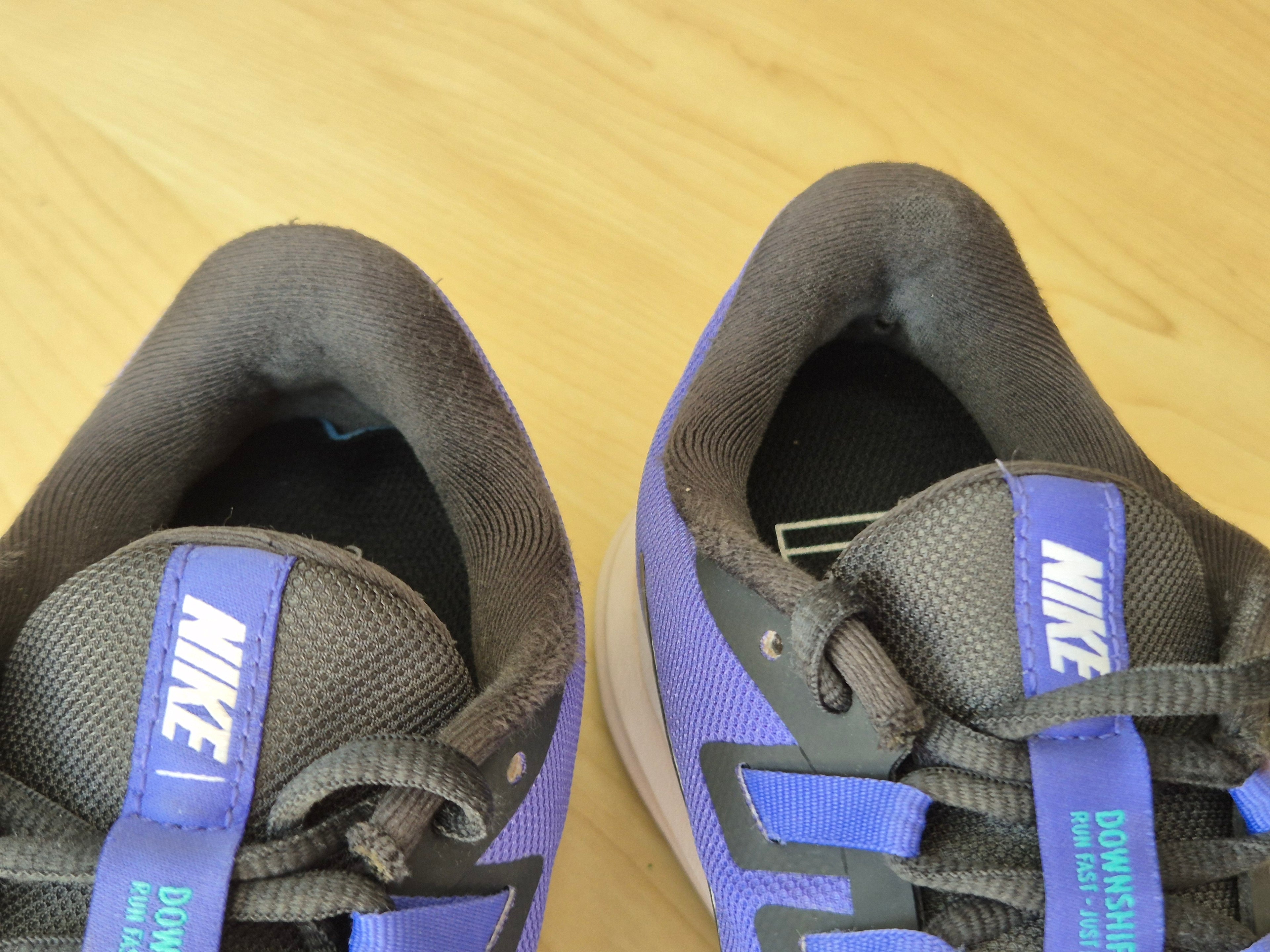 Nike Downshifter 9 Damen Laufschuhe, Schwarz/Blau, Gr. 40, Guter Zustand