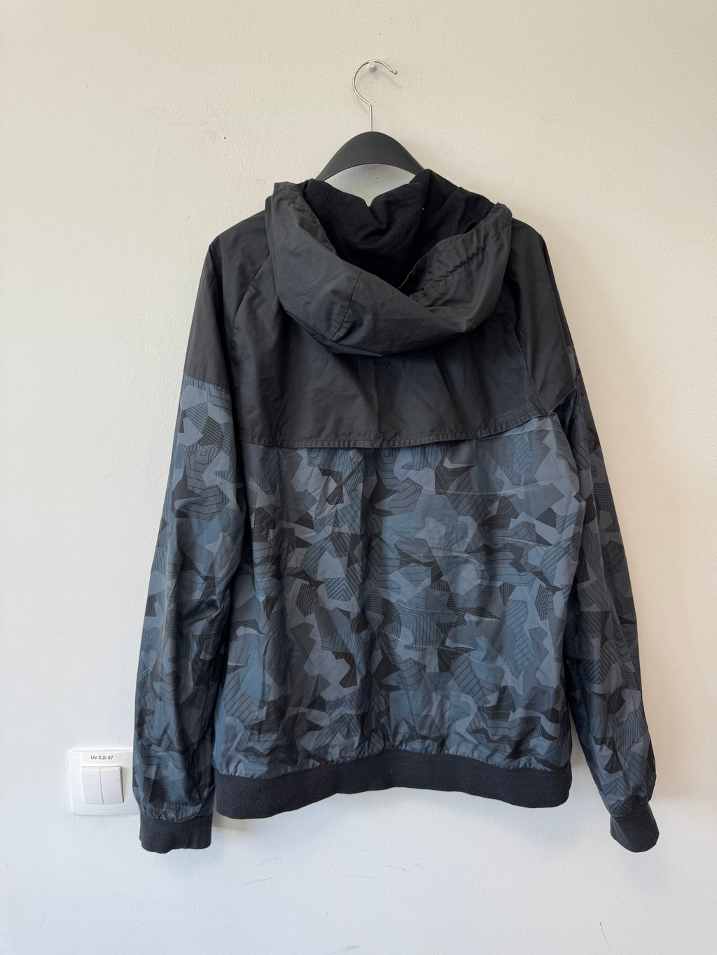 Nike Windrunner AOP Badland Jacke M Schwarz/Olive – Guter Zustand