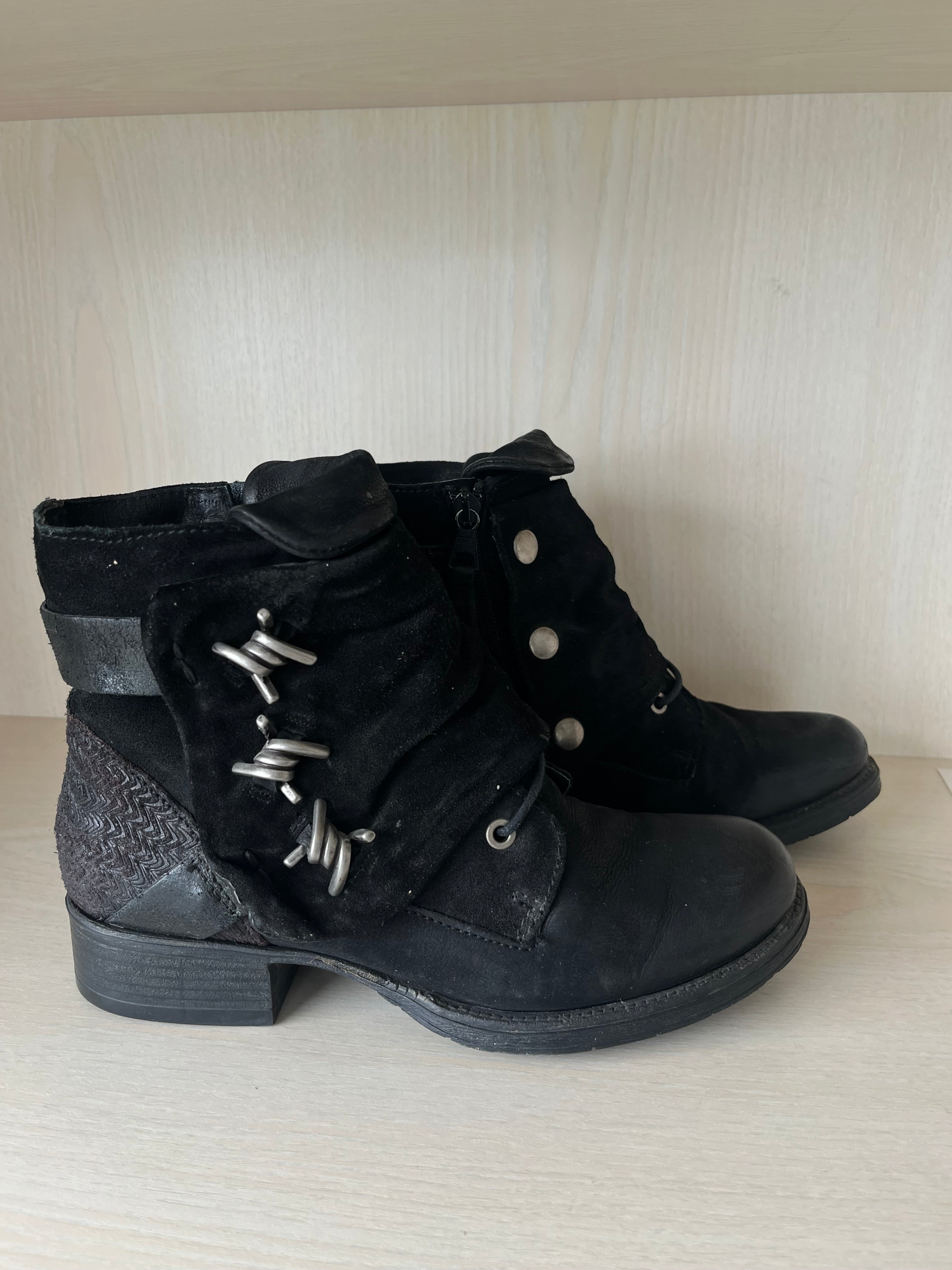 Martina Buraro Ankle Moto Bootie – Leder, Schwarz, Gr. 39, Guter Zustand