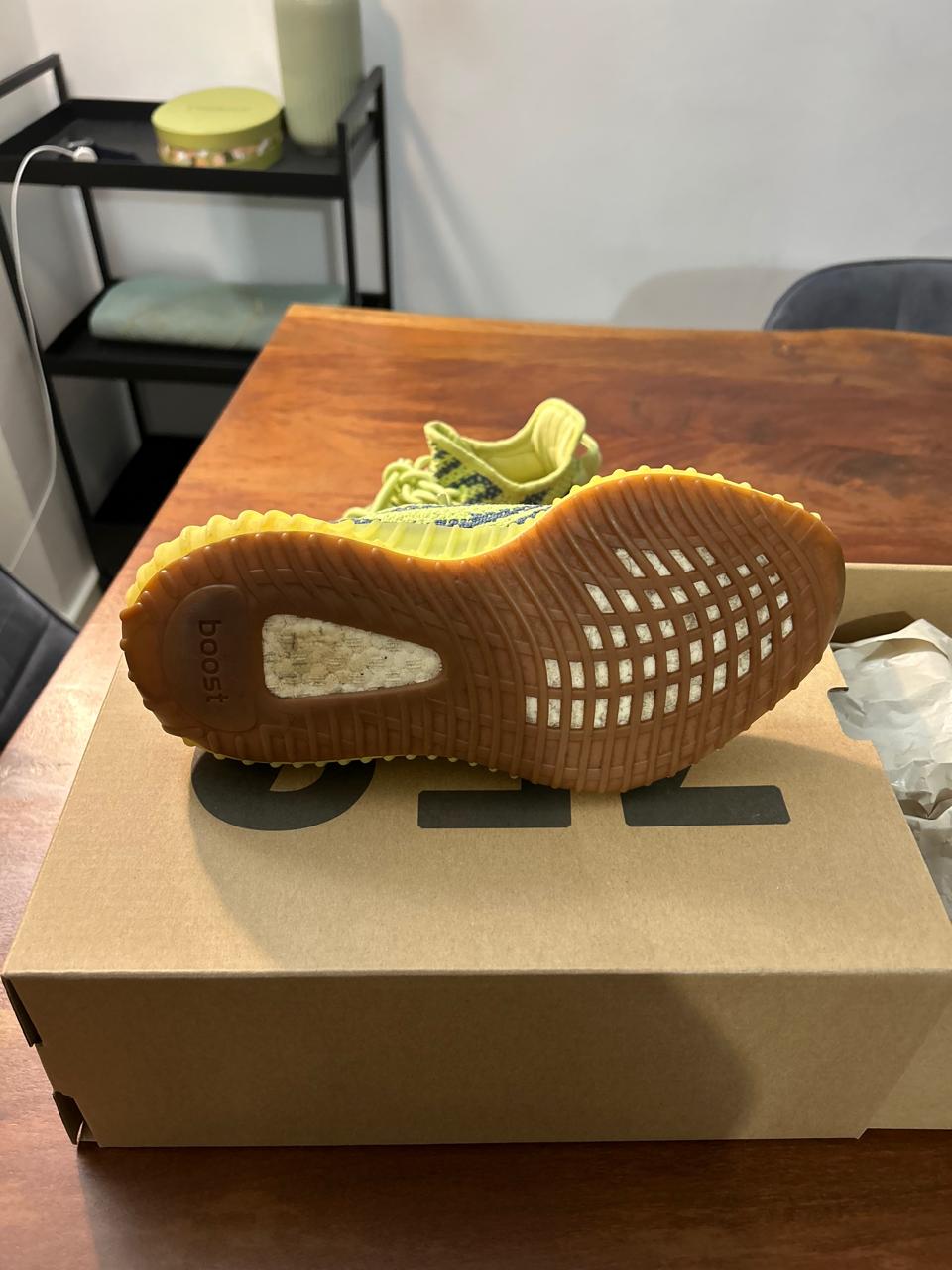 Adidas Yeezy Boost 350 V2 Semi Frozen Yellow EU 36 / UK 3,5 – Guter Zustand