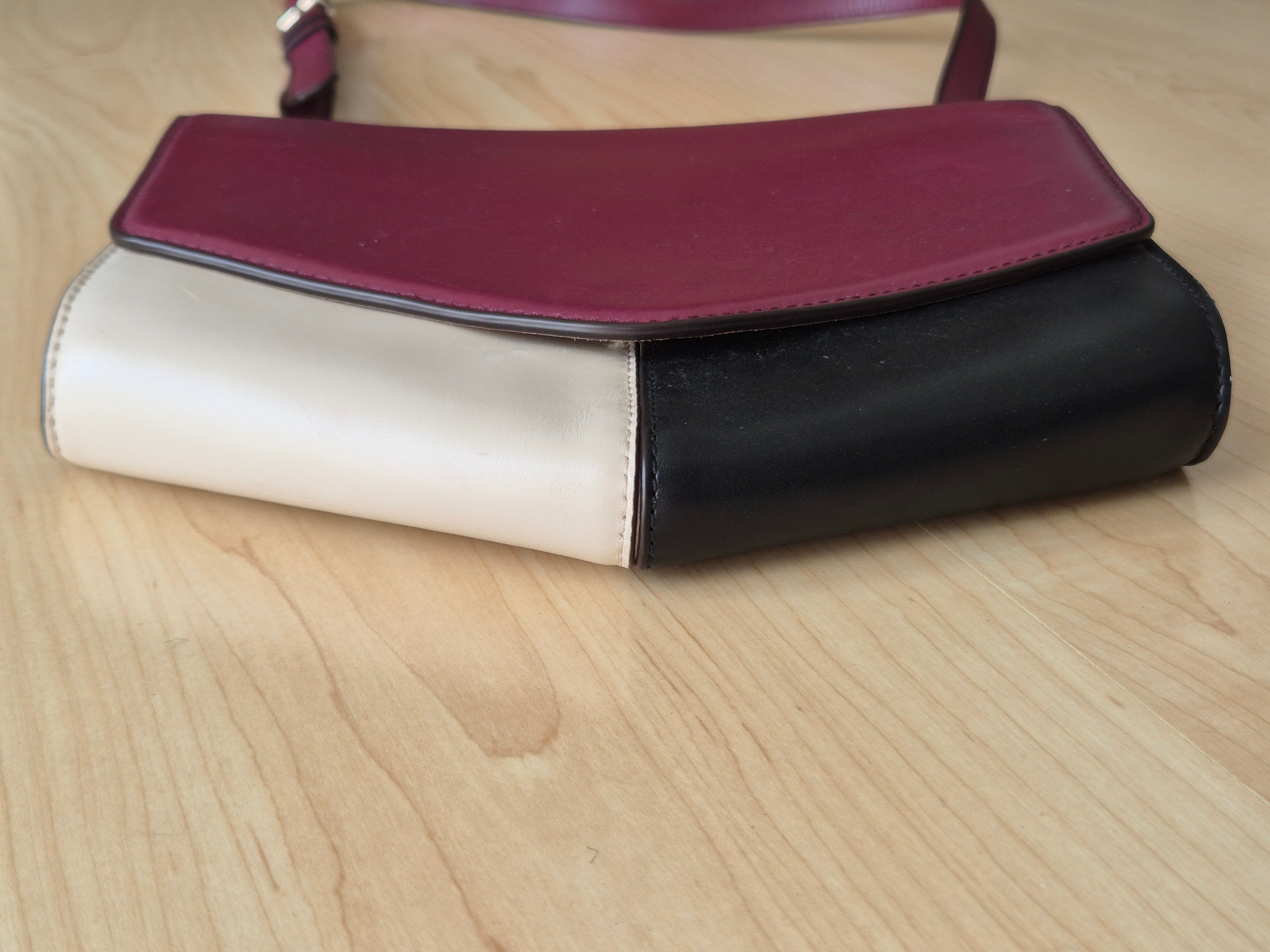 Sandro Paris „Lou“ Leder Crossbody Colour-Block Bordeaux/Creme/Schwarz, Gut, 24x21x5