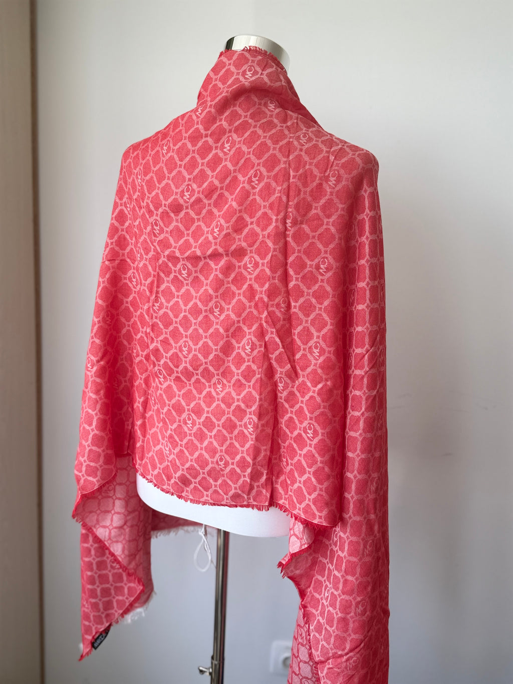 Marc Cain large scarf/wrap, red-white, very good condition