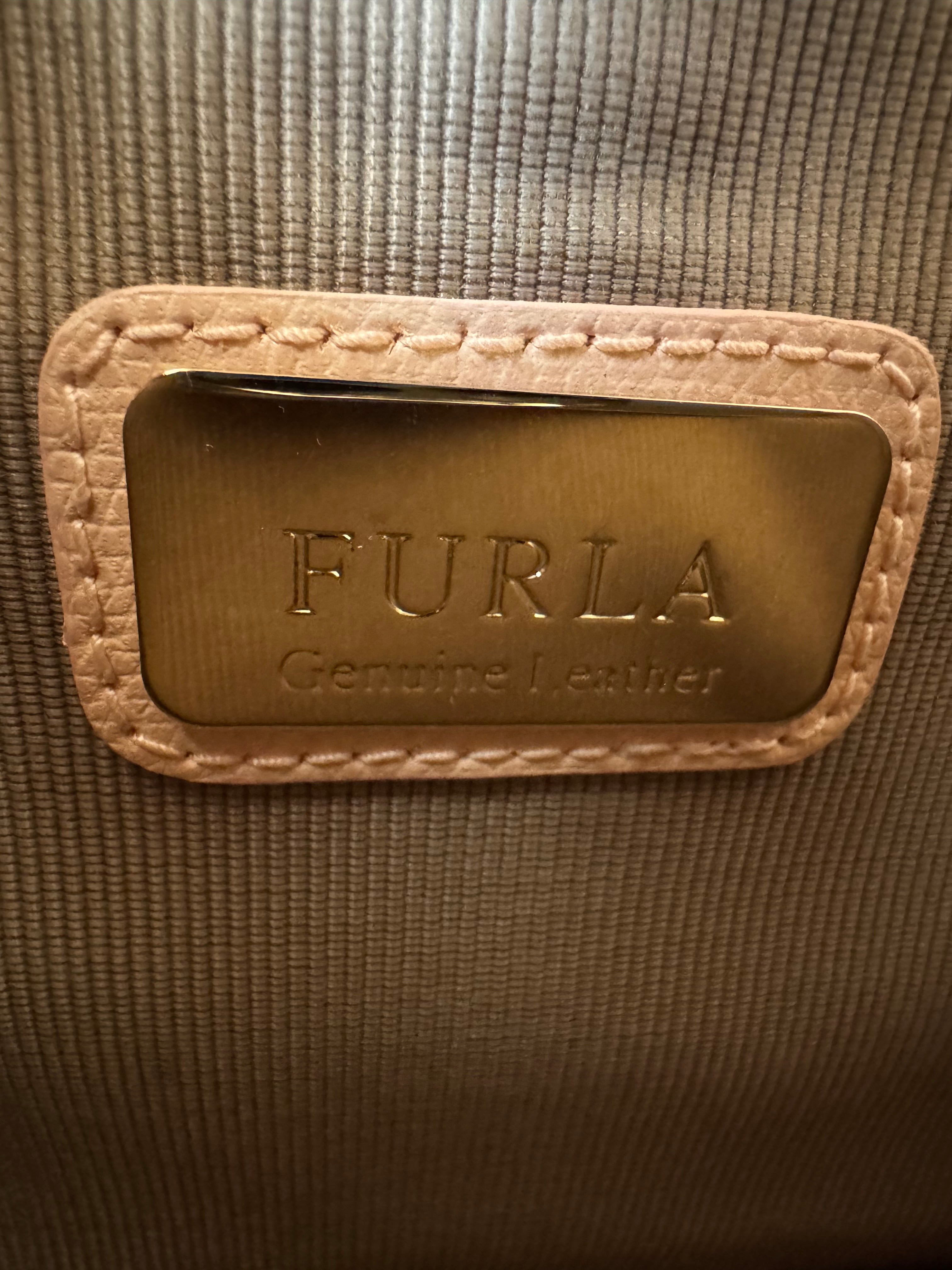 Furla Metropolis Small Schultertasche Moonstone, guter Zustand + Dustbag