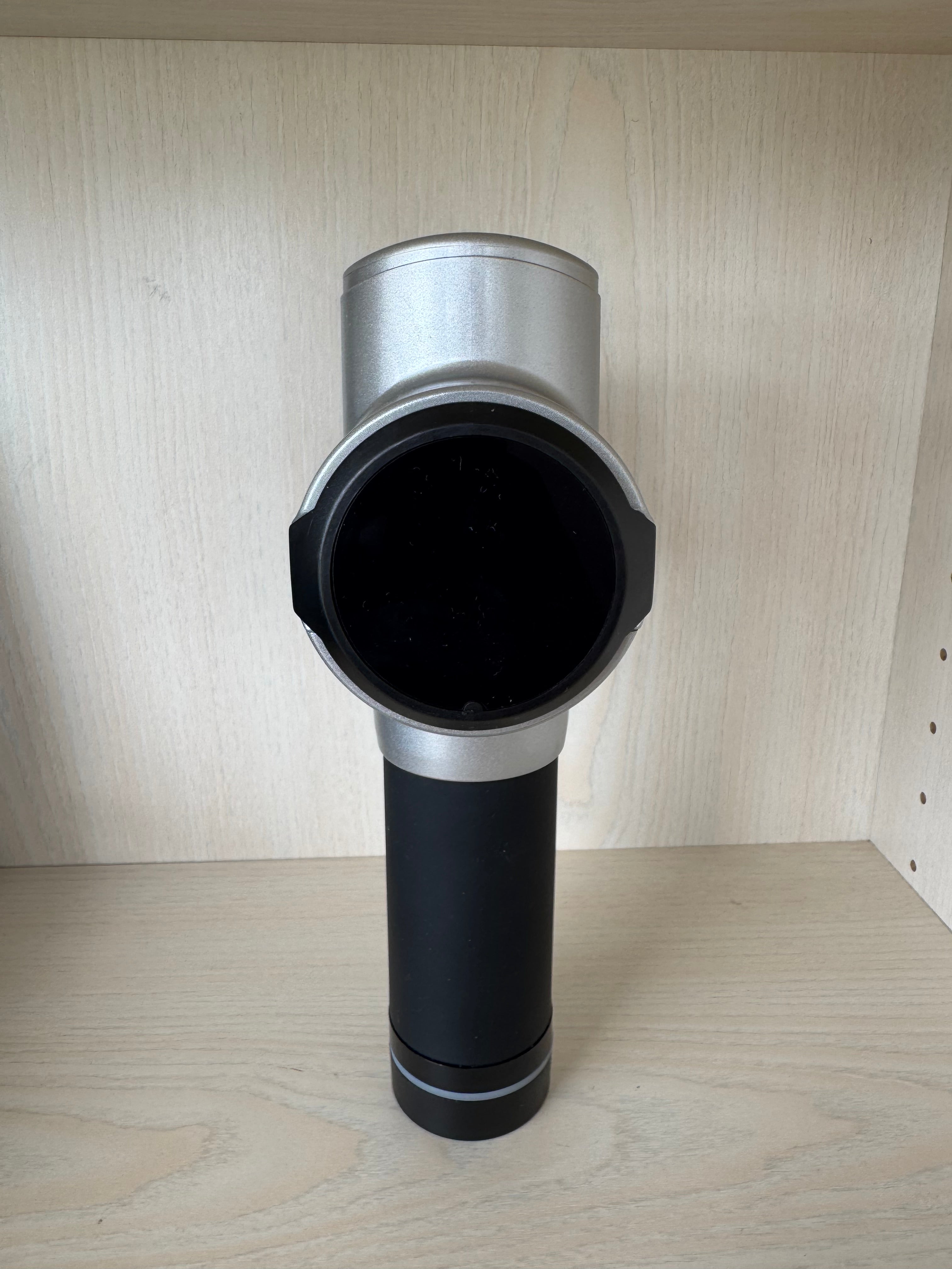 Blusmart Massage Gun Pro – Silber, 8 Aufsätze, Medium, Guter Zustand