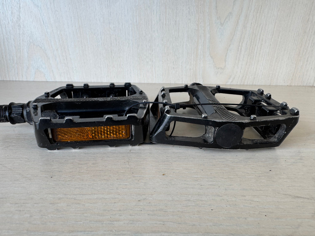 Wellgo B087 Platform Pedals, Black, 9/16, Normal Use