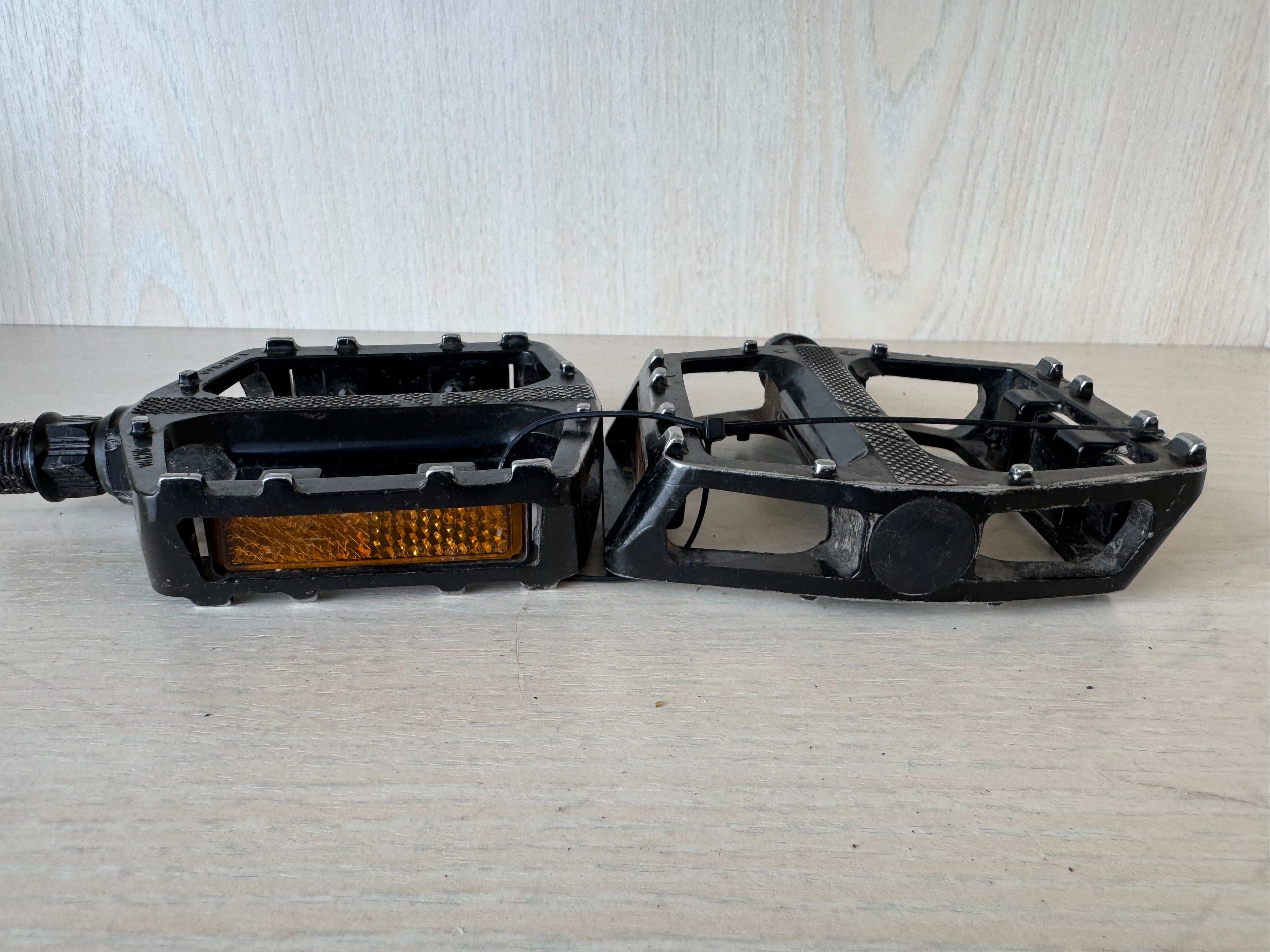 Wellgo B087 Platform Pedals, Black, 9/16, Normal Use