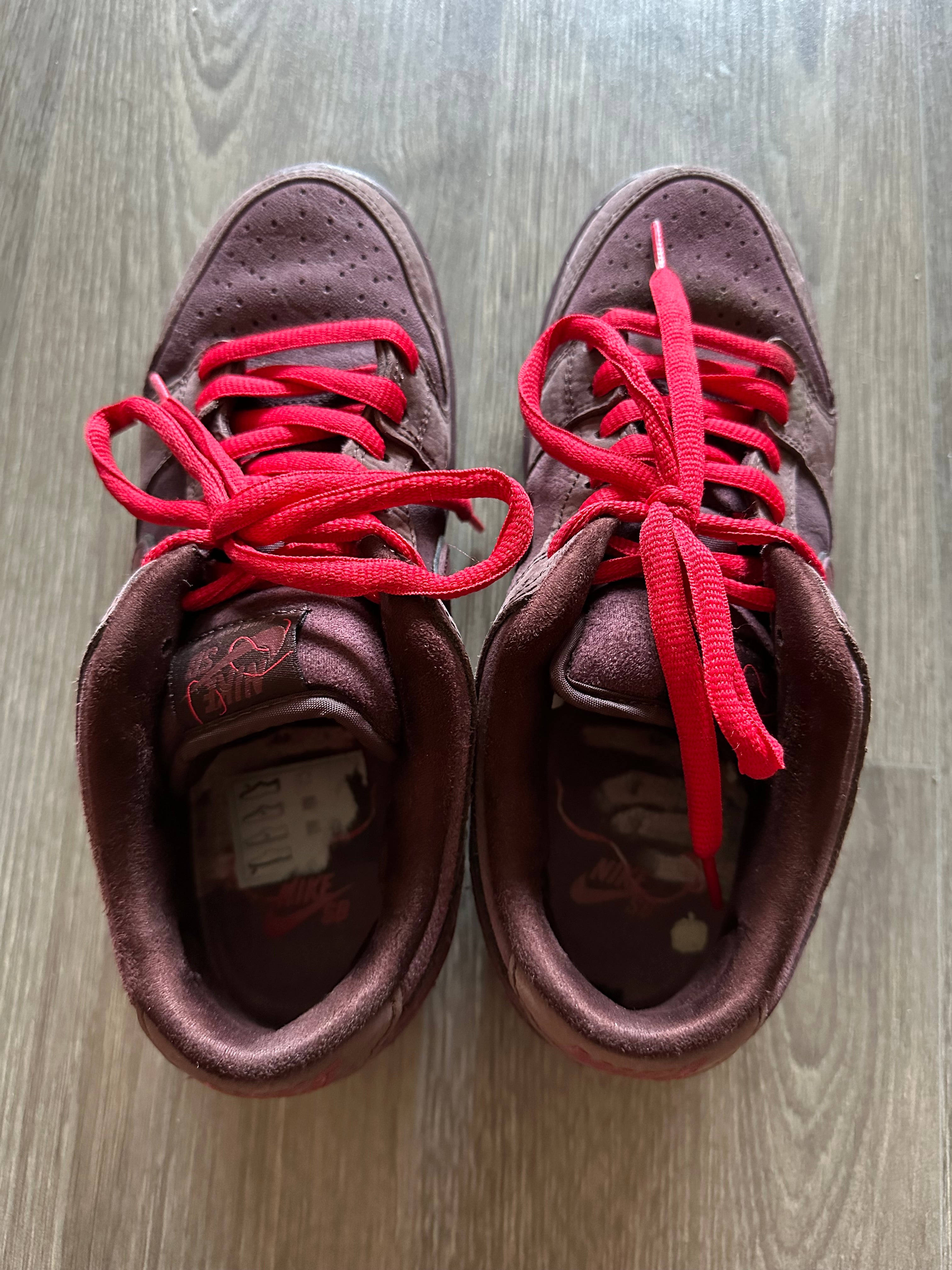 Nike SB Dunk Low City of Love Burgundy Crush EU 42 Sehr Gut
