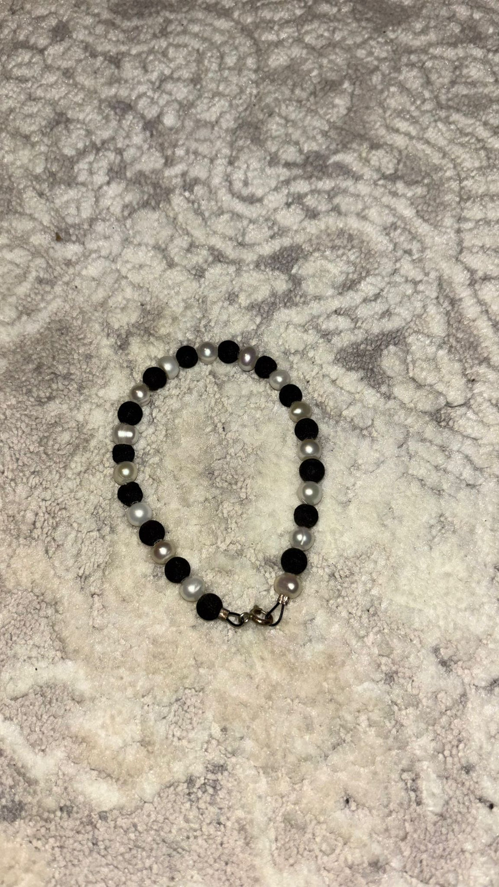 Perlen & Lavastein Armband – Handgemacht, 18 cm, Weiß/Schwarz, Sehr gut