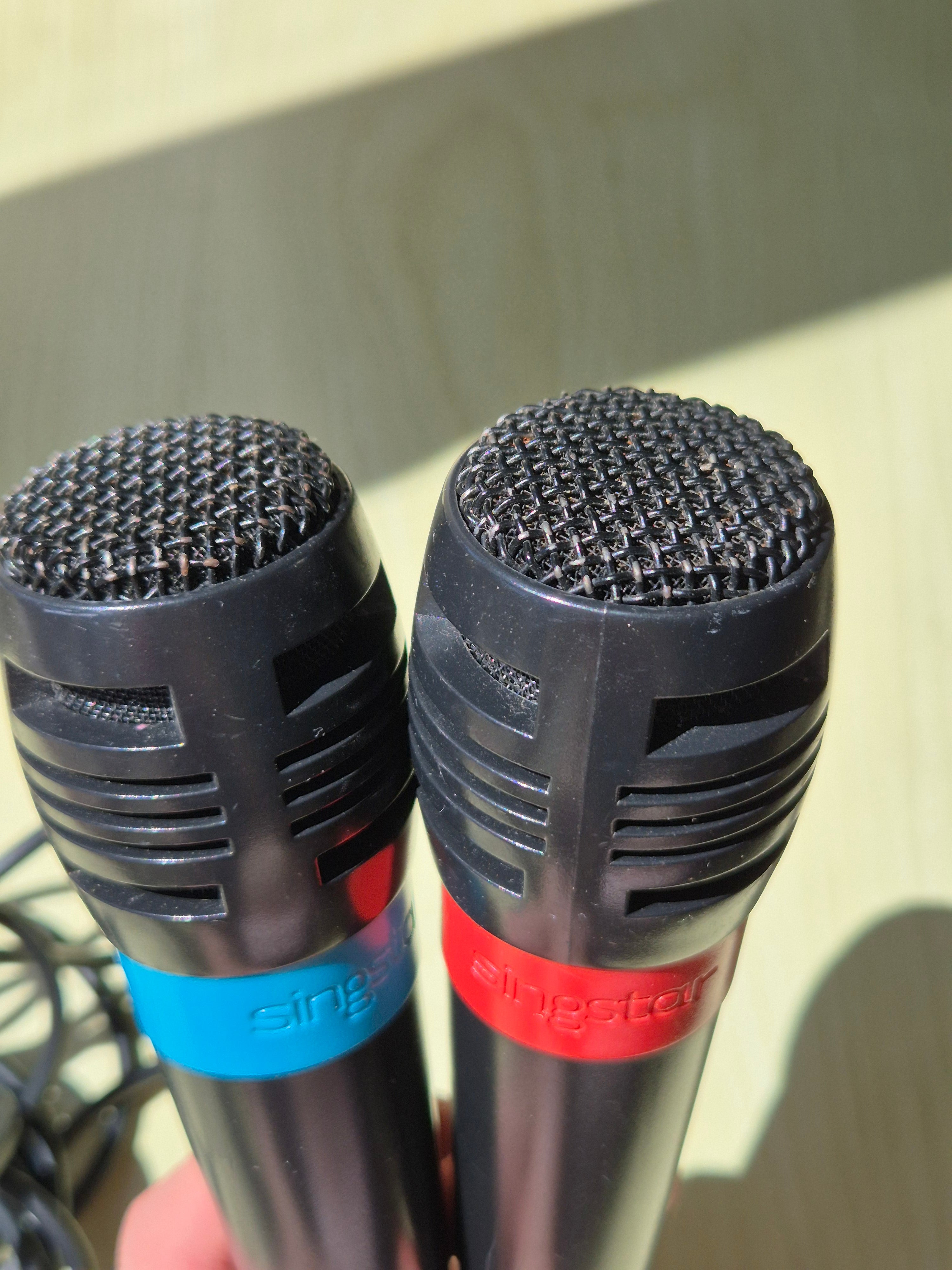 Sony SingStar Kabelmikrofone Paar mit USB-Konverter, Schwarz/Rot/Blau, Gut