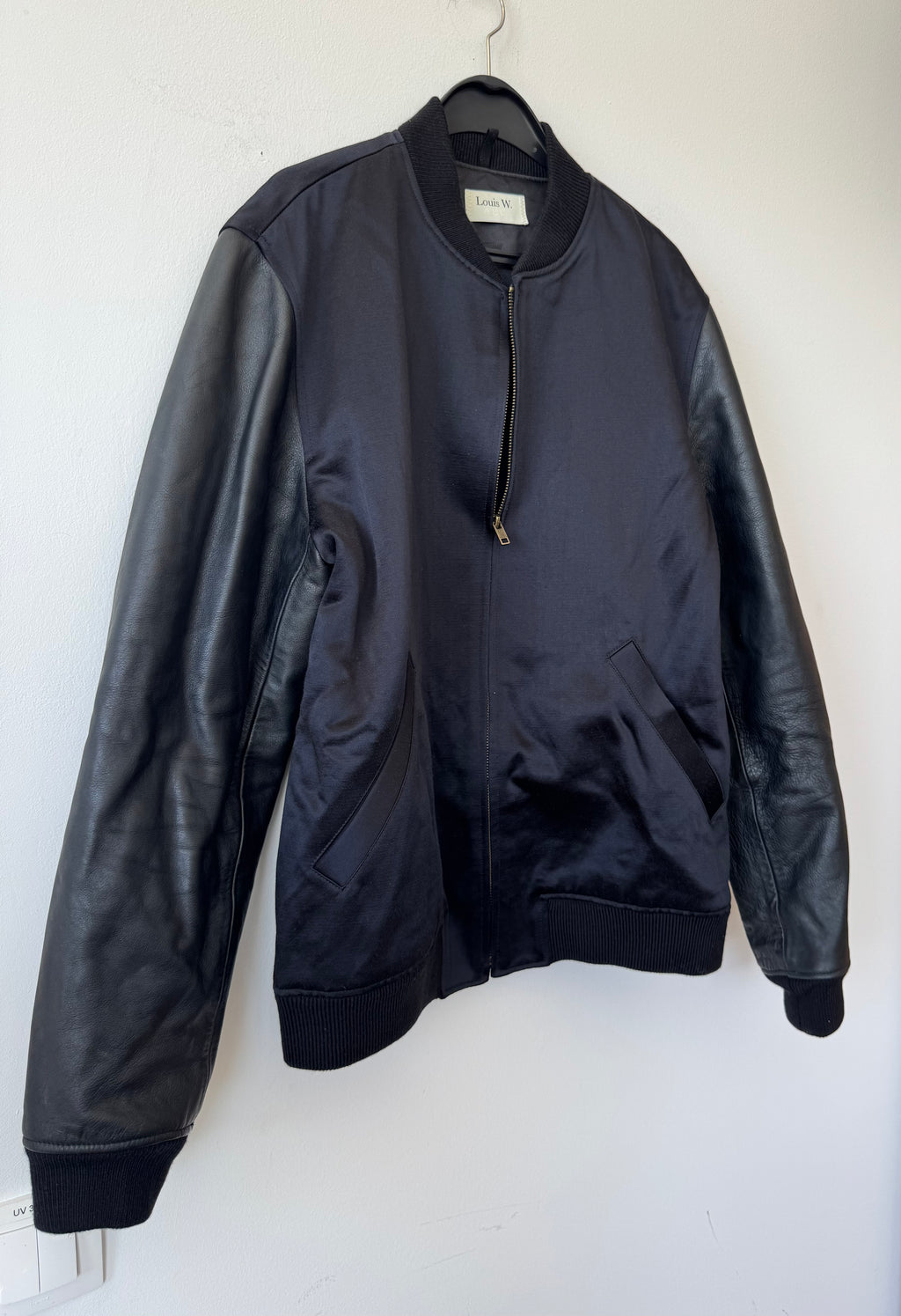 A.P.C. Louis W. Bomberjacke Lederärmel, Schwarz, Gr. L, Sehr Gut