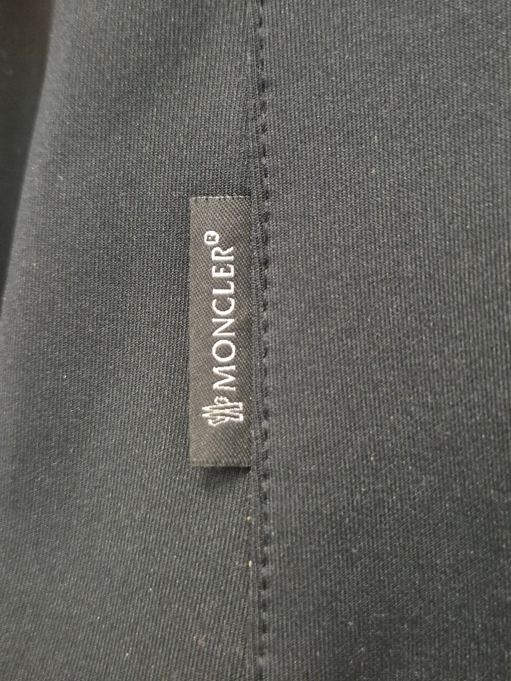 Moncler Damen Lederjacke VGH Serie Schwarz Größe M – Authentisch QR Code