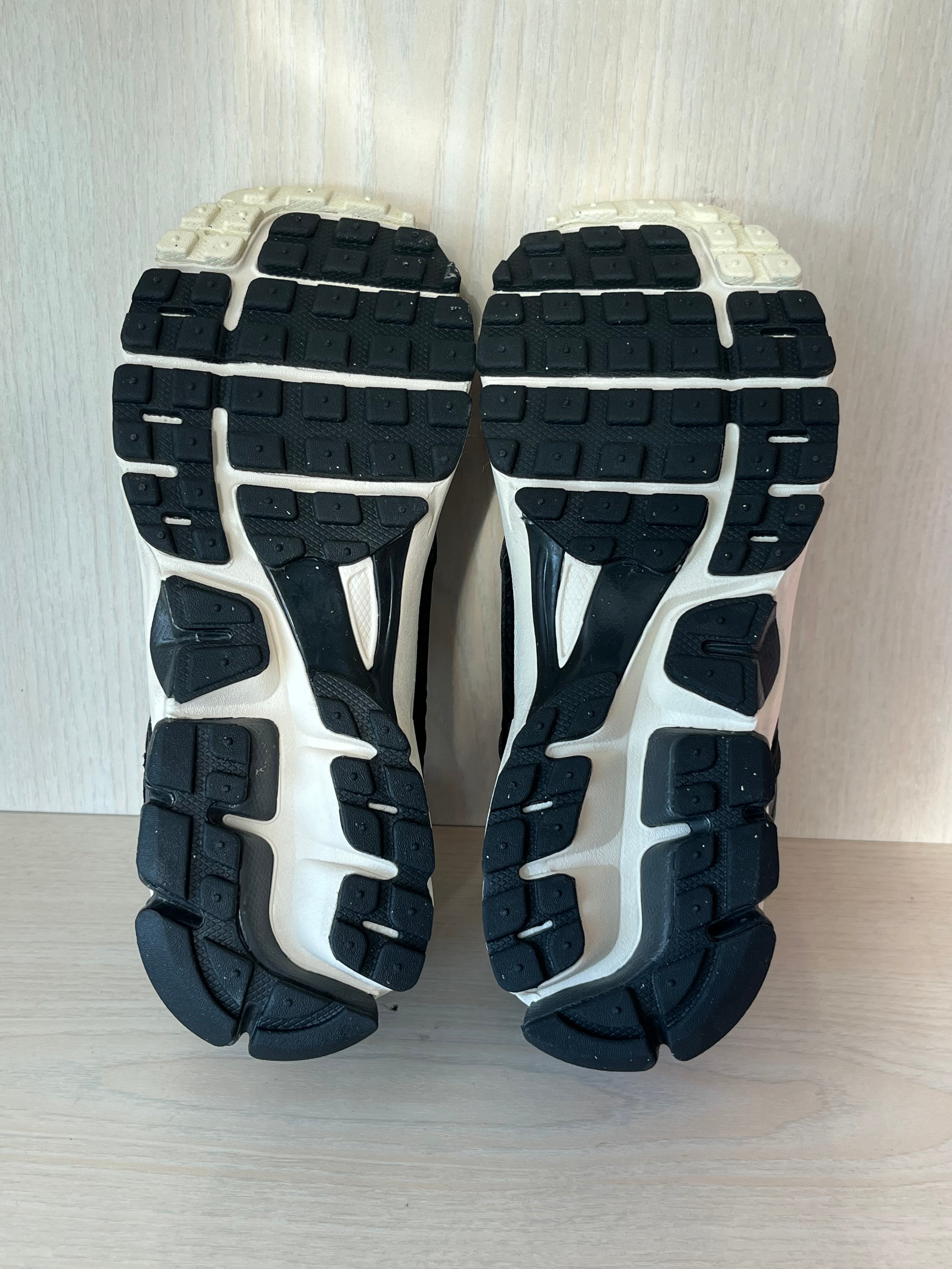 Nike Vomero 5 GS Black/Soft Pearl – EU 39 New