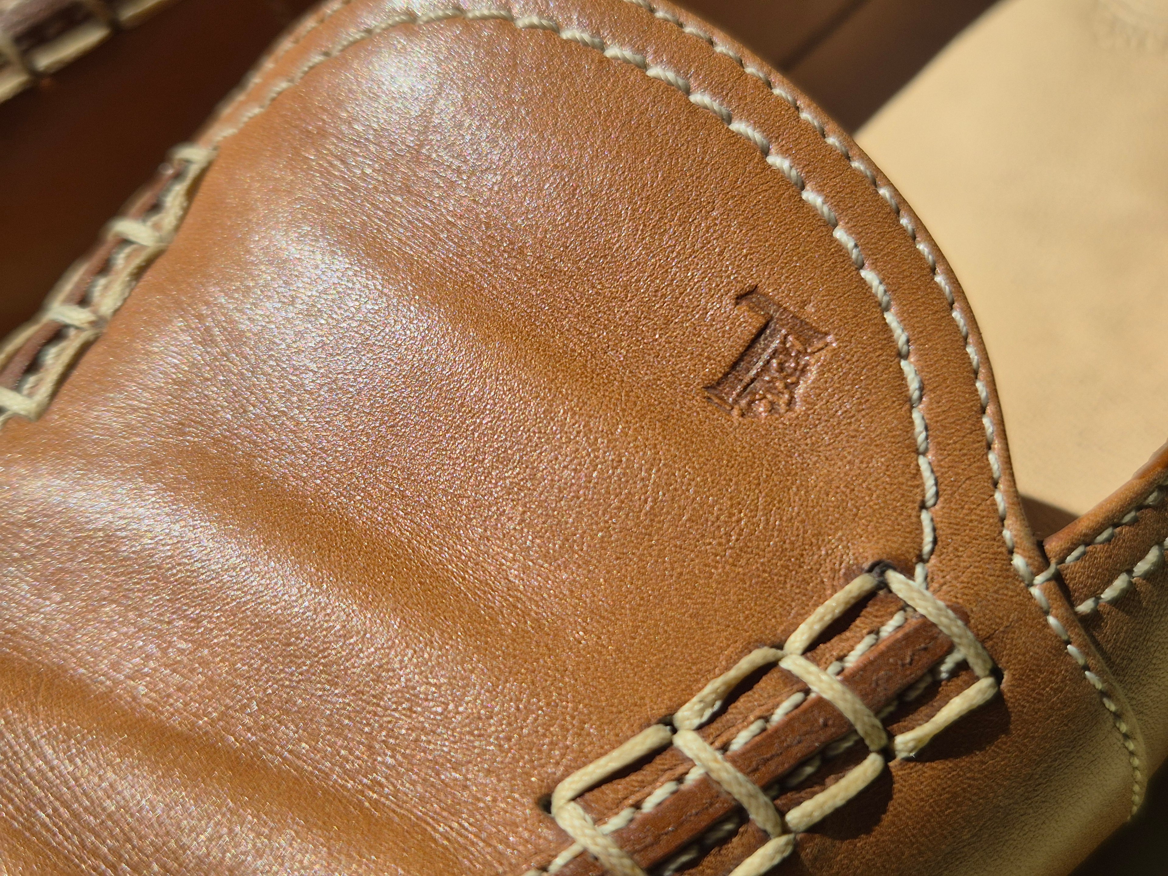 Tod’s Women’s Leather Loafers Tan EU 39.5 Square Toe w/ Dust Bag Good Condition