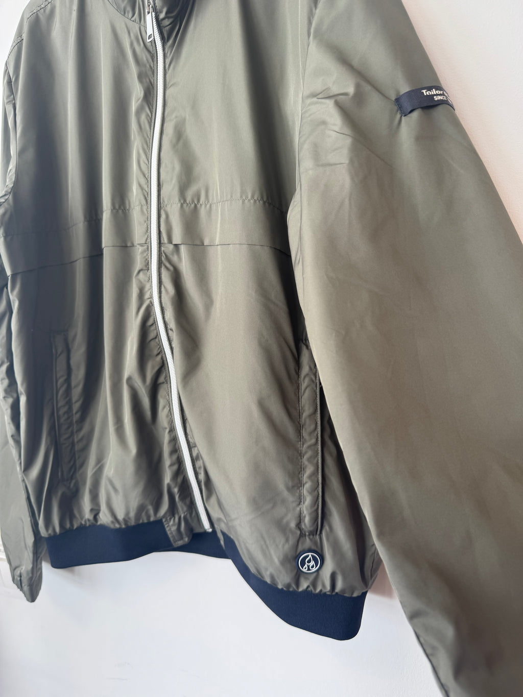 Tailor & Son Bomber Jacket London Olive Green Size 52 (L) – Good Condition