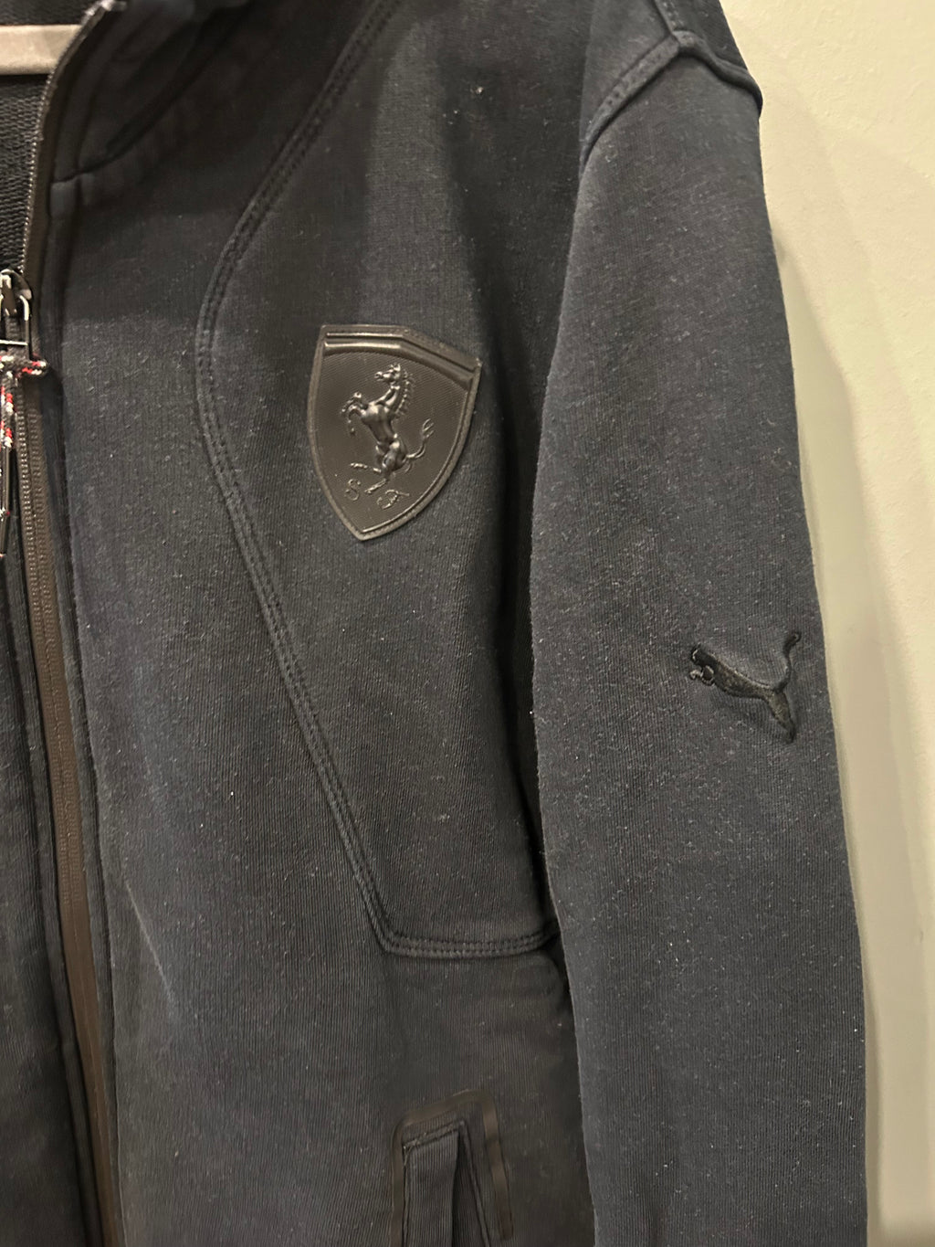 Puma Ferrari Shield Zip-Hoodie S – Schwarz – Guter Zustand