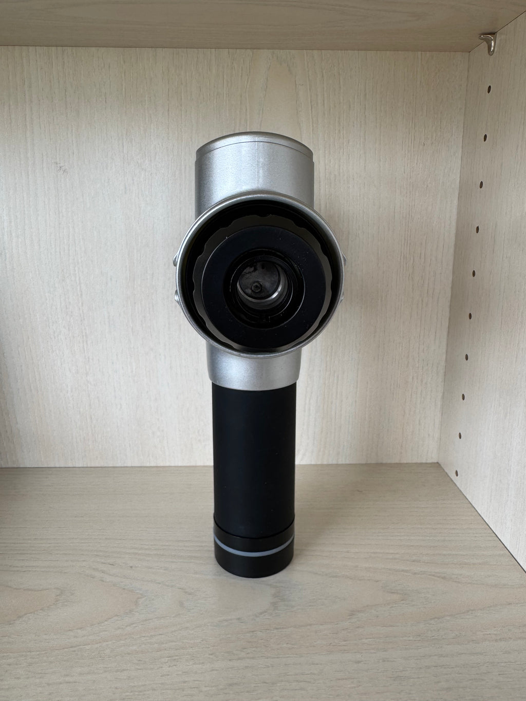 Blusmart Massage Gun Pro – Silber, 8 Aufsätze, Medium, Guter Zustand