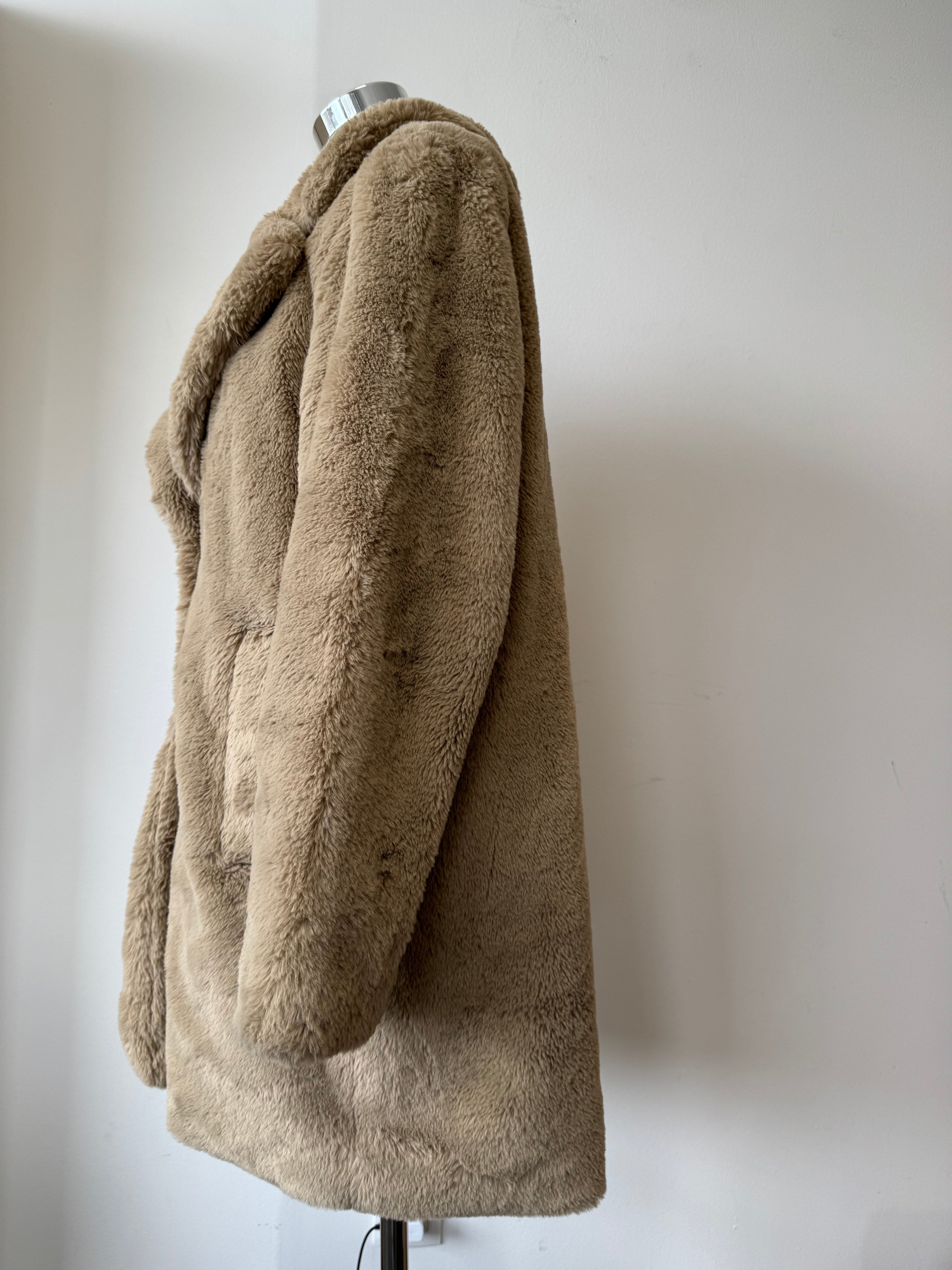 Zara Teddy Coat – Faux Fur, Beige, Size M, Very Good Condition
