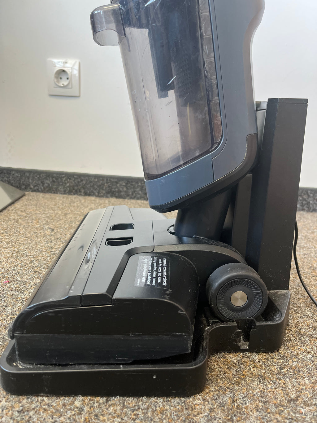AEG Ultimate8000 Cordless Wet & Dry Stick Vacuum-Mop, Black, Medium, Good Condition