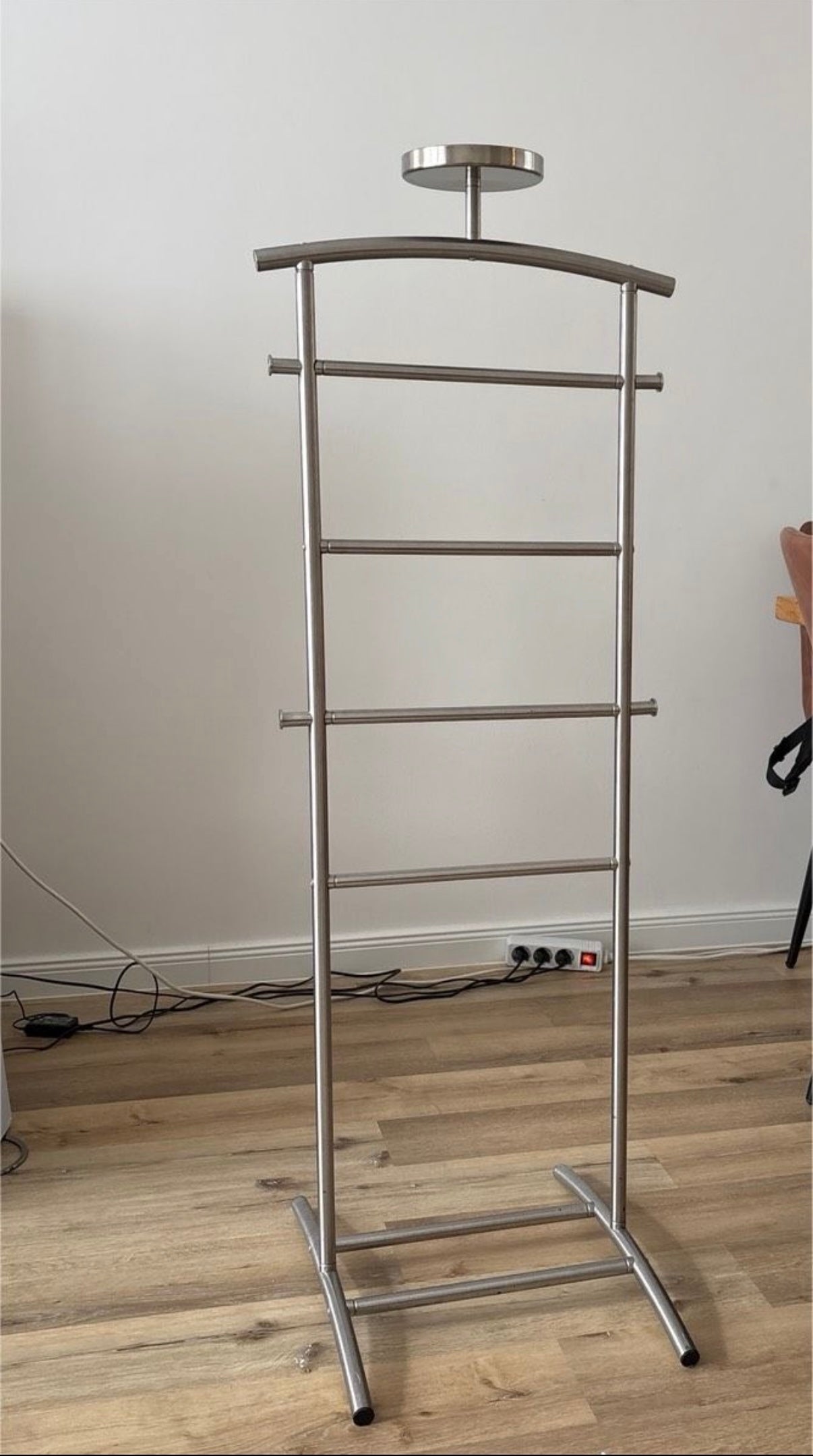 IKEA GRUNDTAL Valet Stand – Stainless Steel, Medium, Very Good Condition