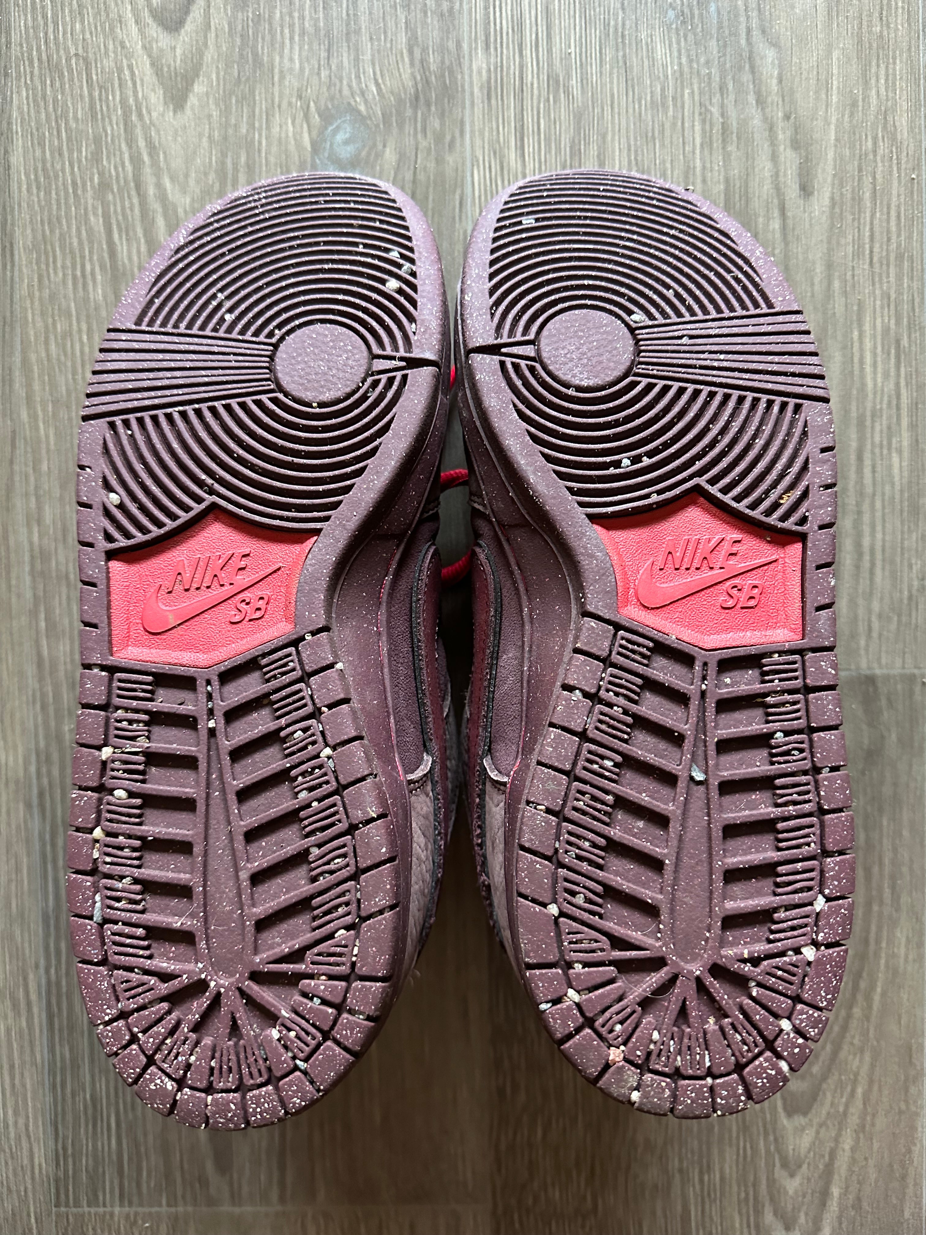 Nike SB Dunk Low City of Love Burgundy Crush EU 42 Sehr Gut