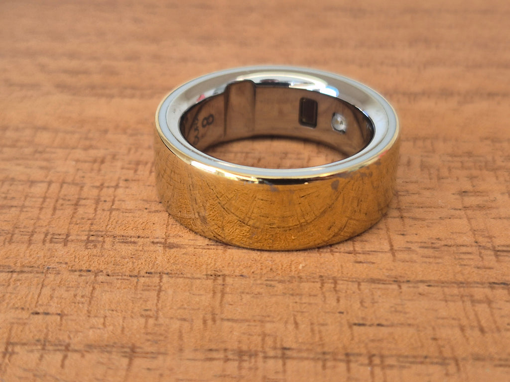 Oura Ring 4 Horizon Gold Medium – Sehr guter Zustand + Ladegerät