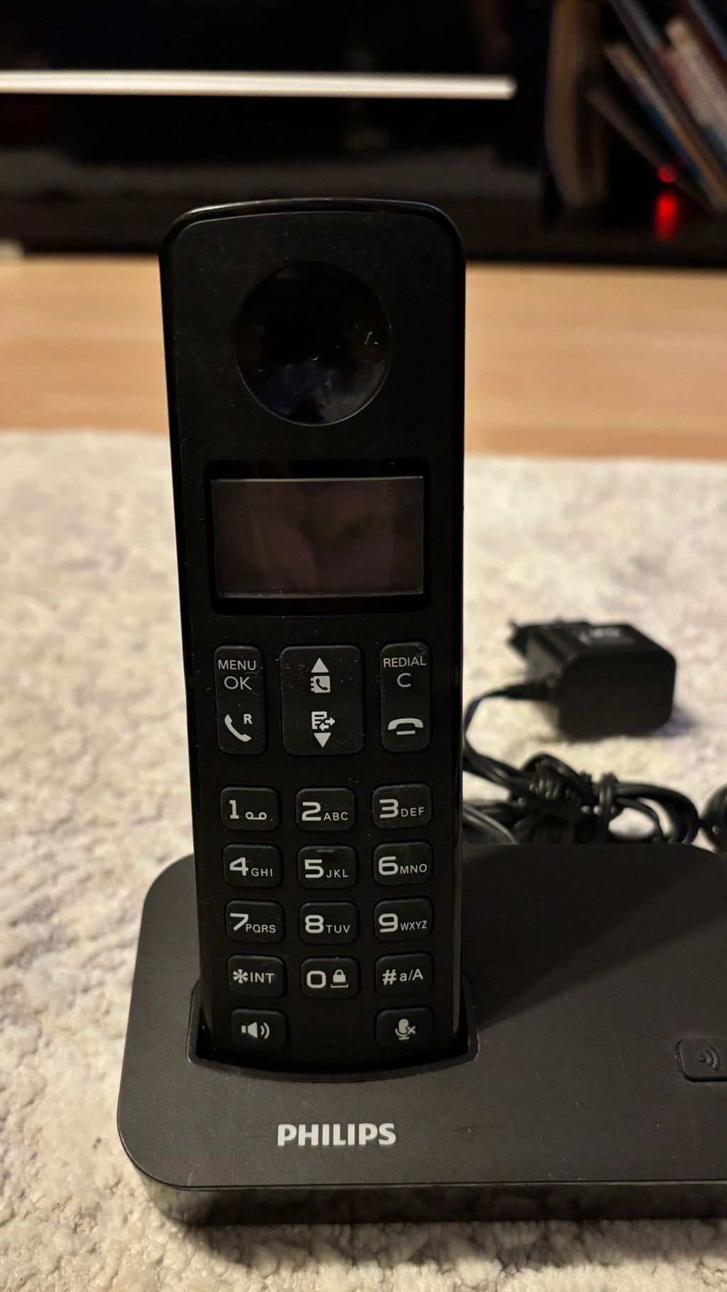 Philips D150 DECT Telefon Schwarz mit Basis & Netzteil – sehr guter Zustand